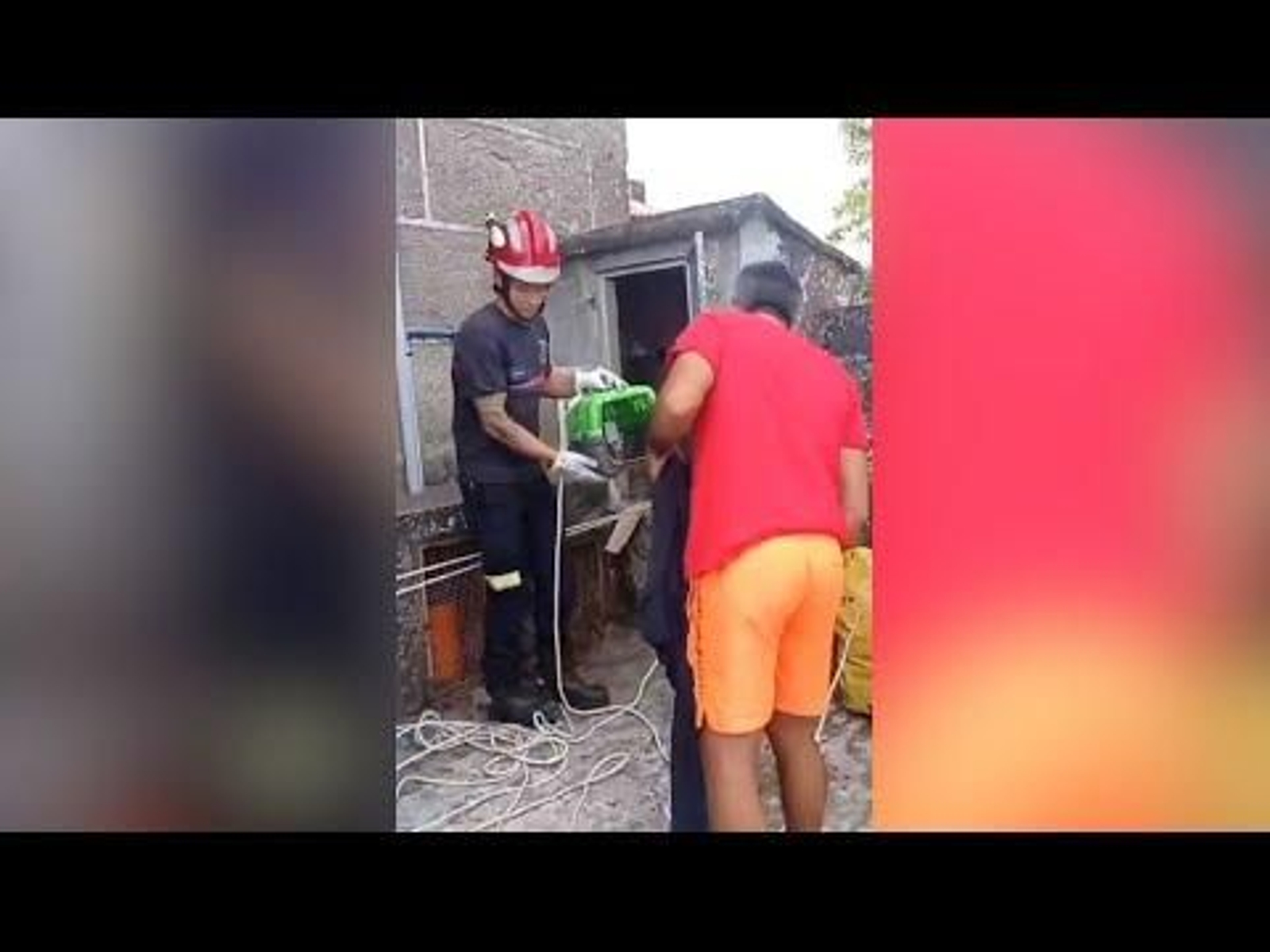 Los bomberos rescatan un gato en San Amaro