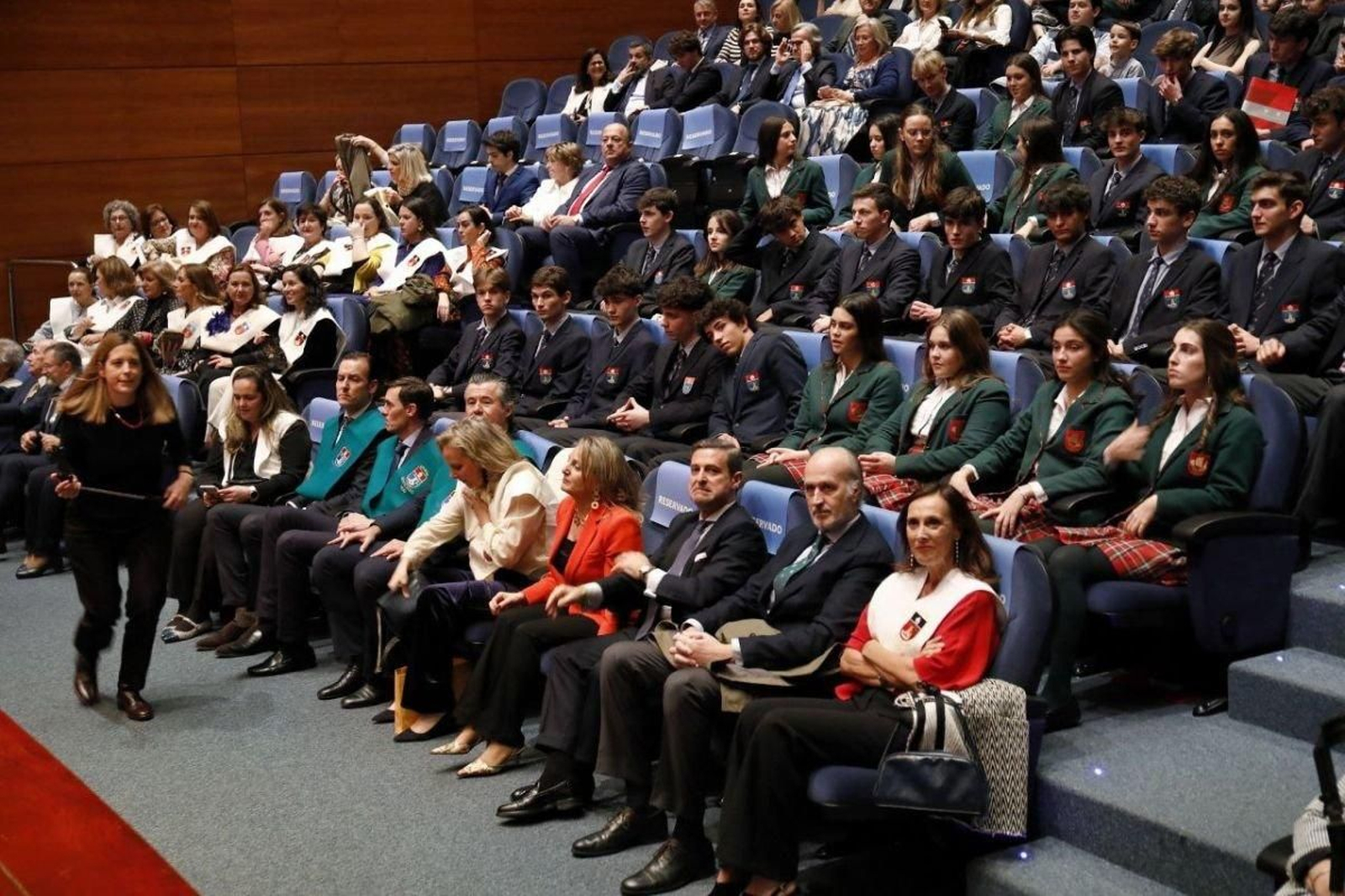 Las Acacias y Montecastelo celebran su 52 graduación.