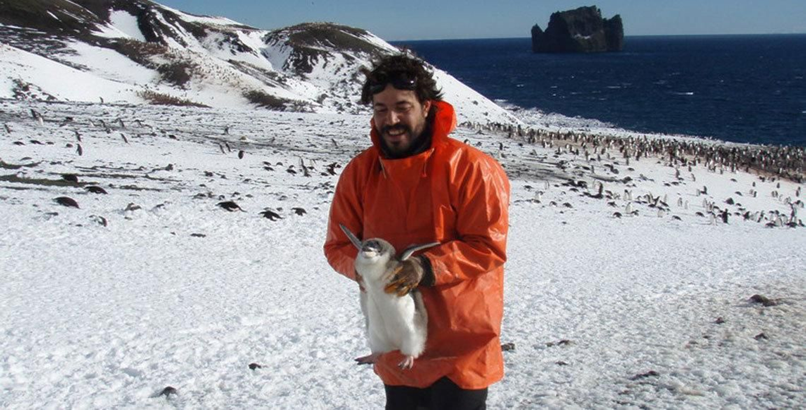 Uno de los españoles que realizan su trabajo en la estación científica de la Antártida.