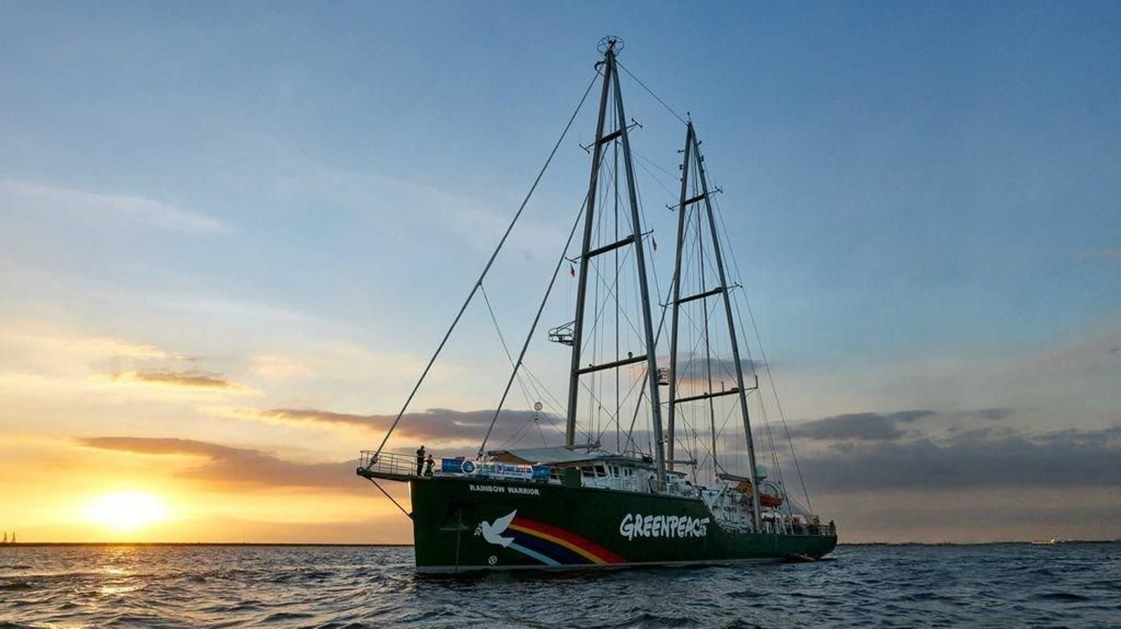La llegada del ‘Rainbow Warrior’, el próximo 24 de julio, salpicada de polémica.