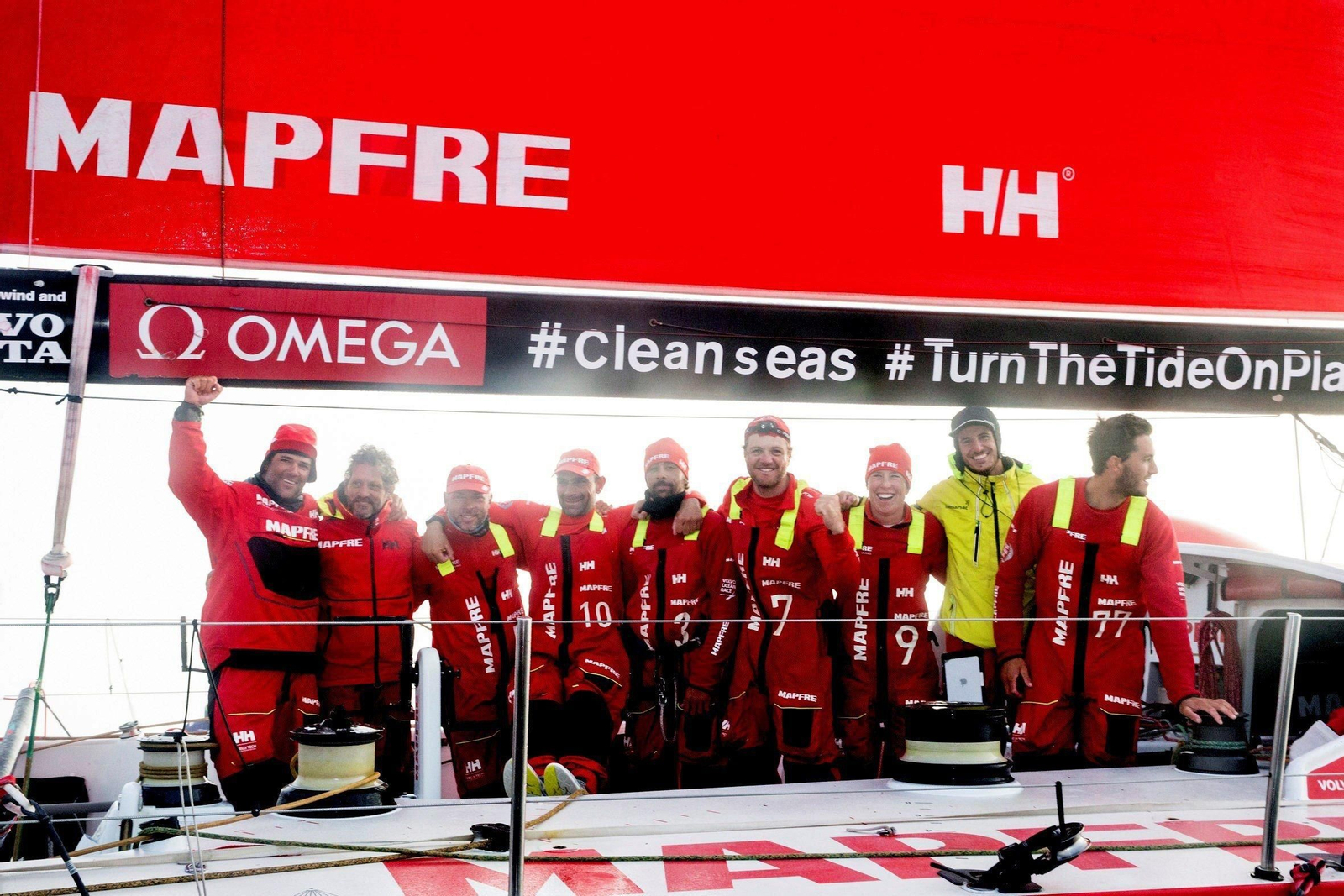 La tripulación del "Mapfre" celebra la victoria de etapa en la Volvo Ocean Race.