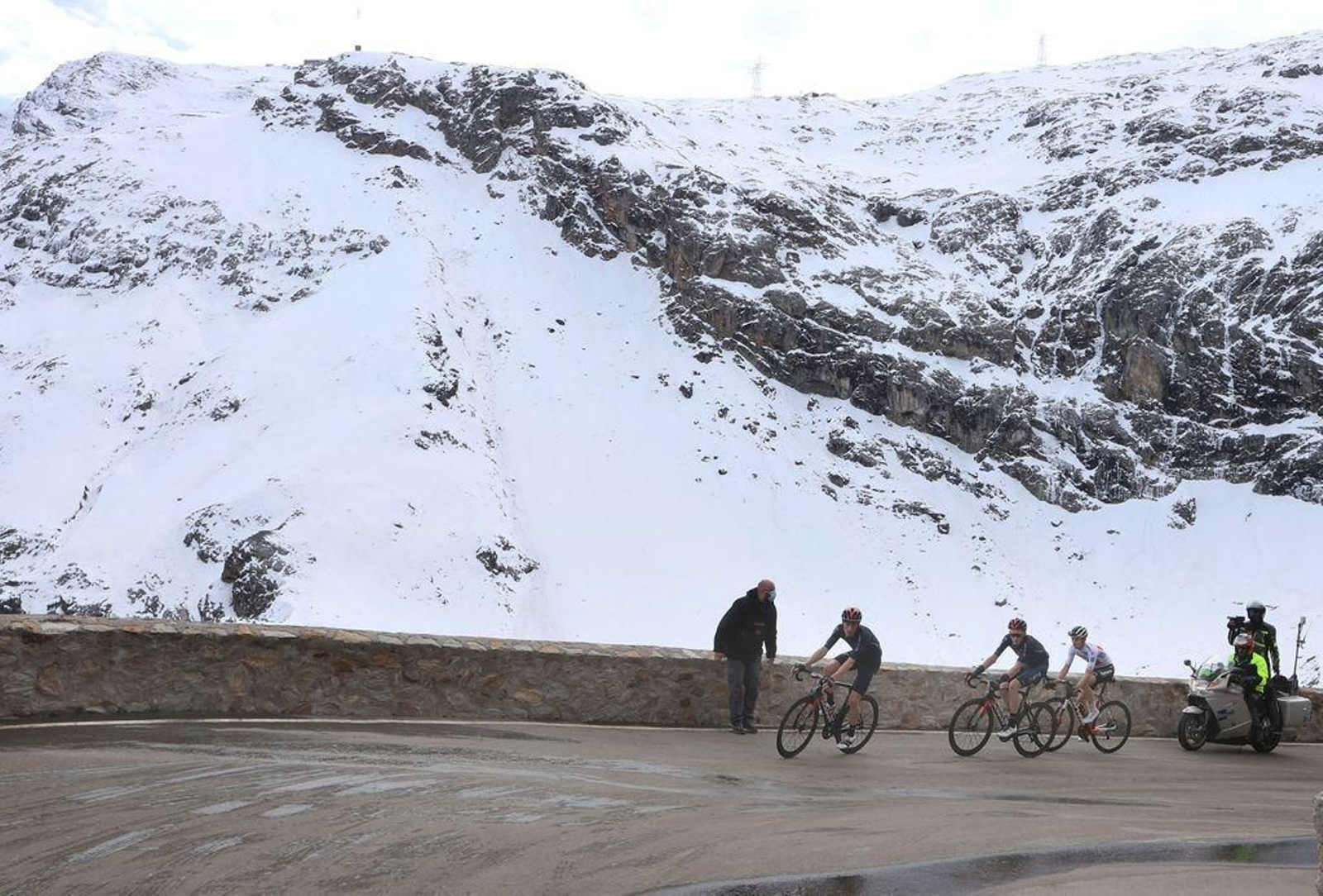 Grupo delantero en el Stelvio.