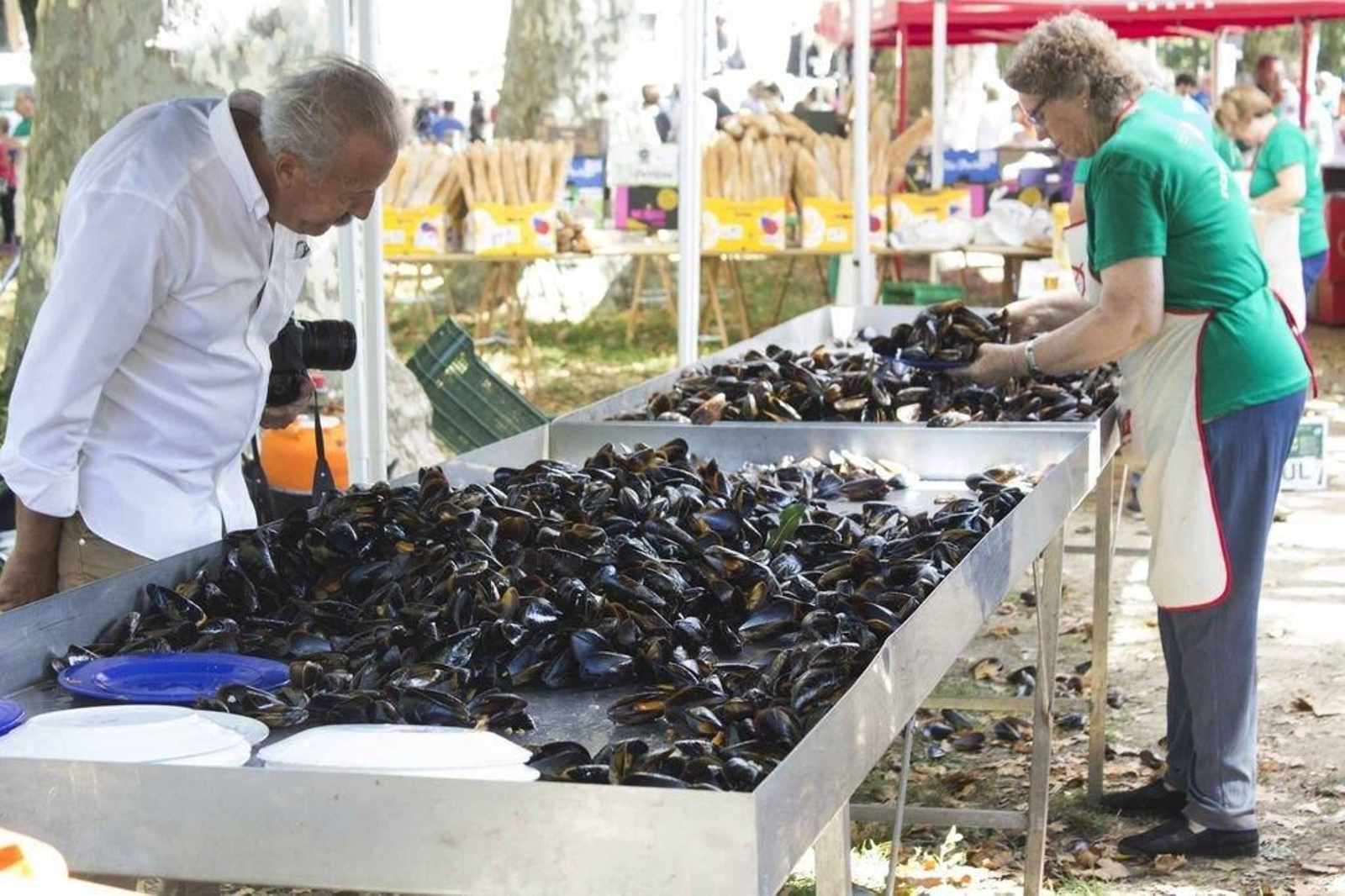 Se repartieron cuatro toneladas de mejillones al vapor y trescientos kilos de empanadas en esta fiesta.