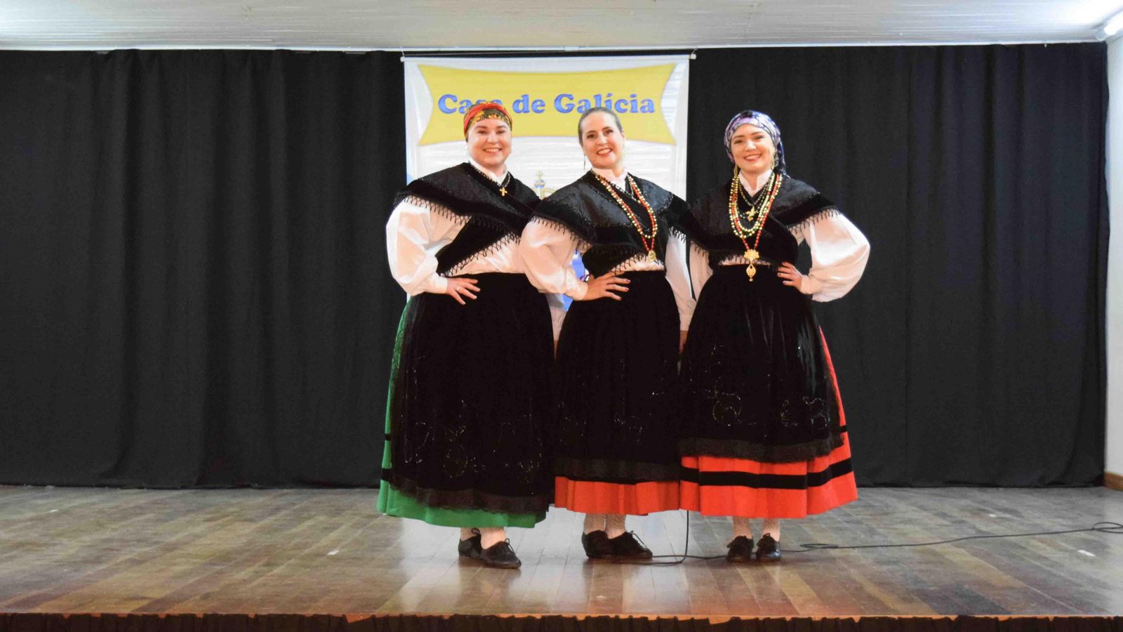 Alecsandra, Maribel y Rafaela