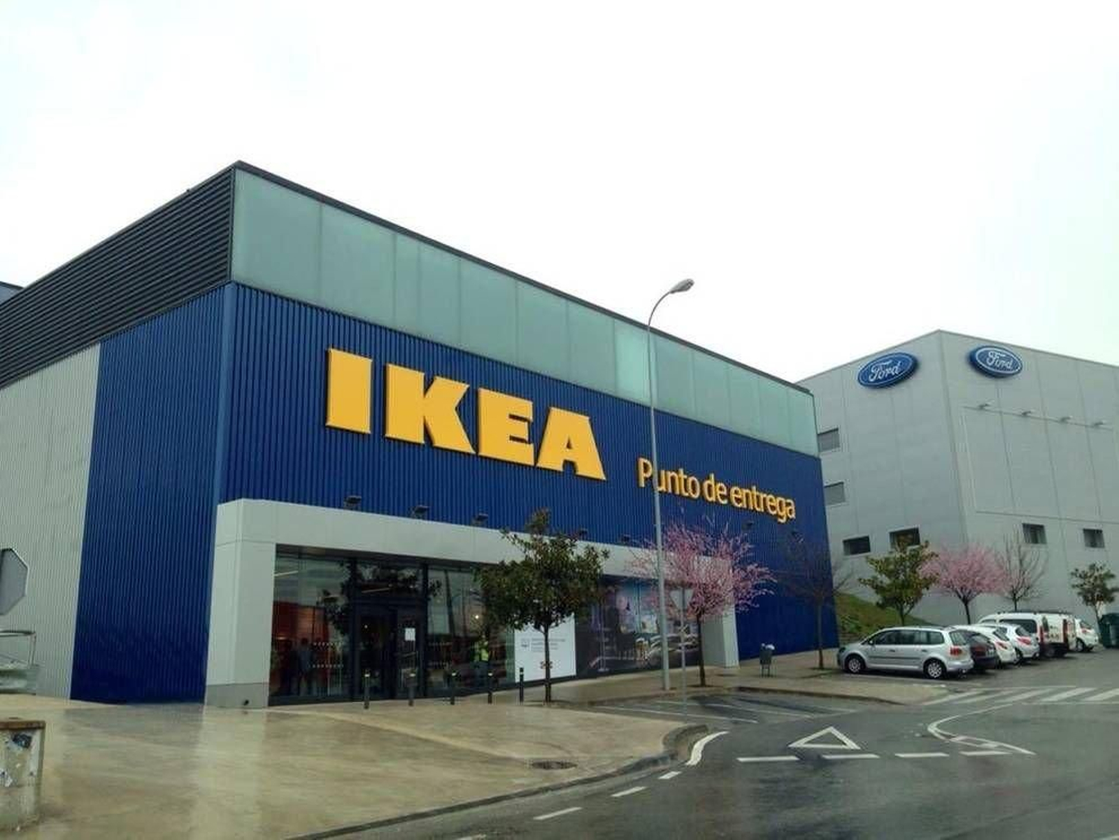 Punto de entrega de Ikea en Pamplona