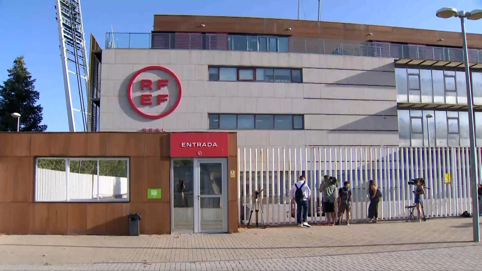 Entrada de la sede de la RFEF. // Europa Press