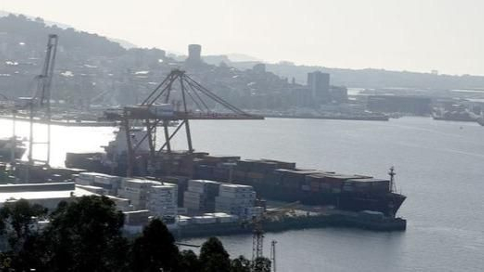 Un carguero mayor que el Titanic en Guixar