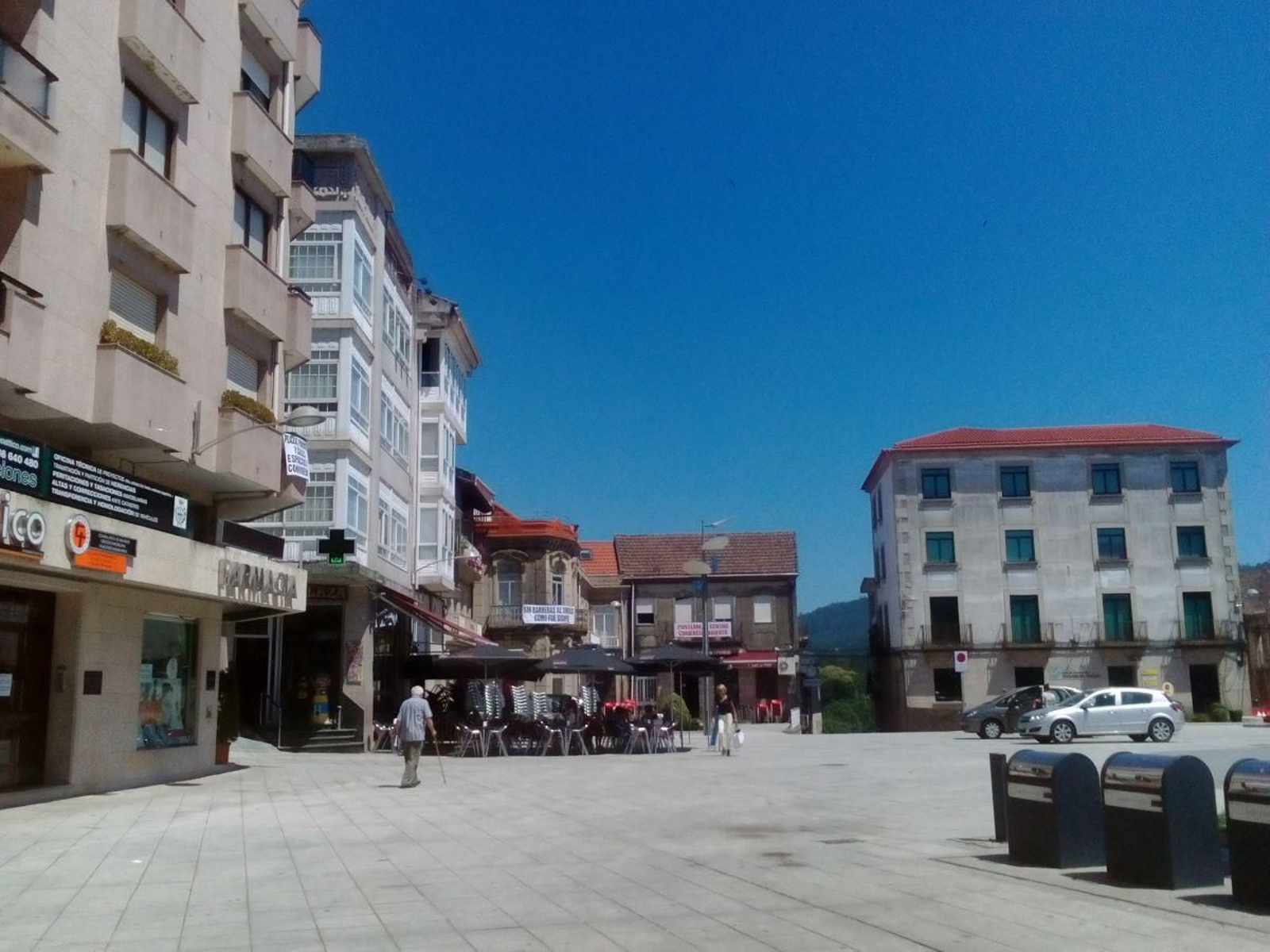 Plaza Mayor, edificio (drcha), que albergará el centro de dinamización empresarial, a punto de abrir sus puertas.