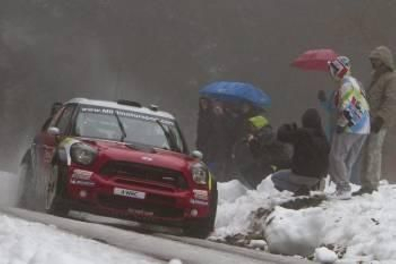 Dani Sordo durante el pasado rallye de Montecarlo (Foto: EFE)