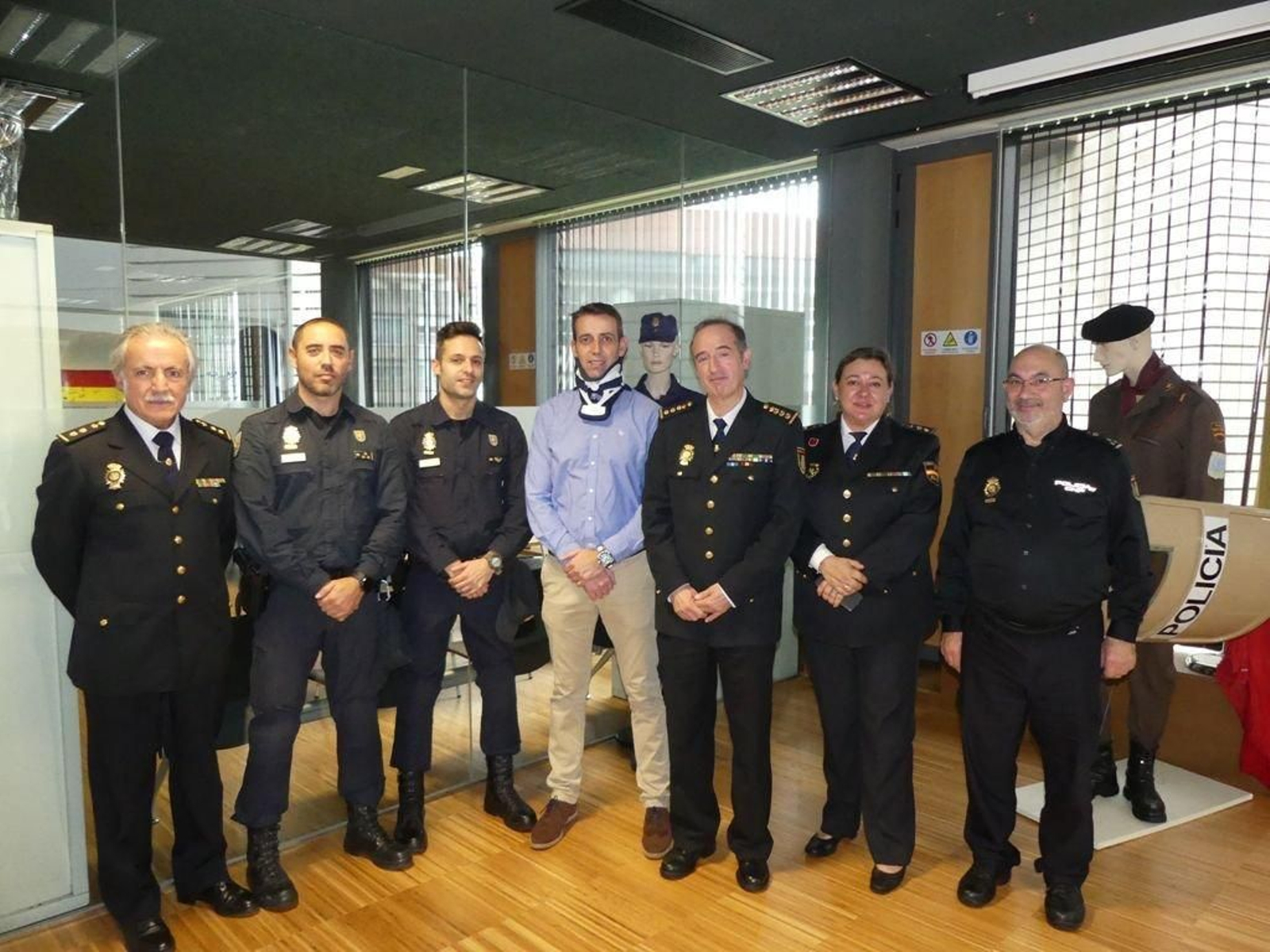 Iván, junto a compañeros y mandos, en una imagen de archivo.