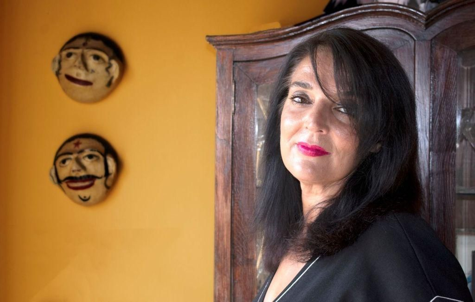 Rexina Vega aborda o tema da morte vista polos vivos.