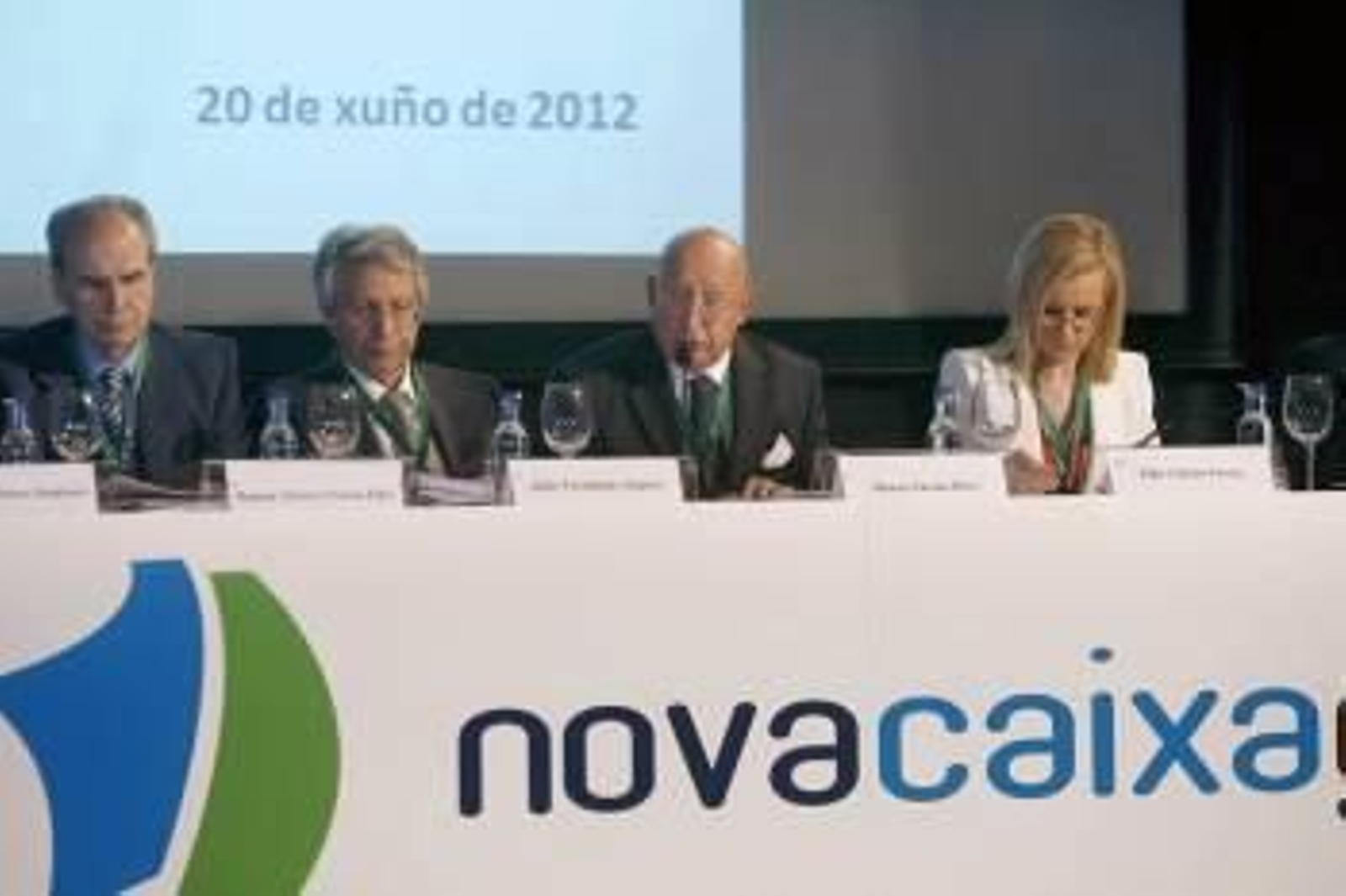Julio Fernández Gayoso y Mauro Varela, en la asamblea. (Foto: VICENTE PERNÍA)