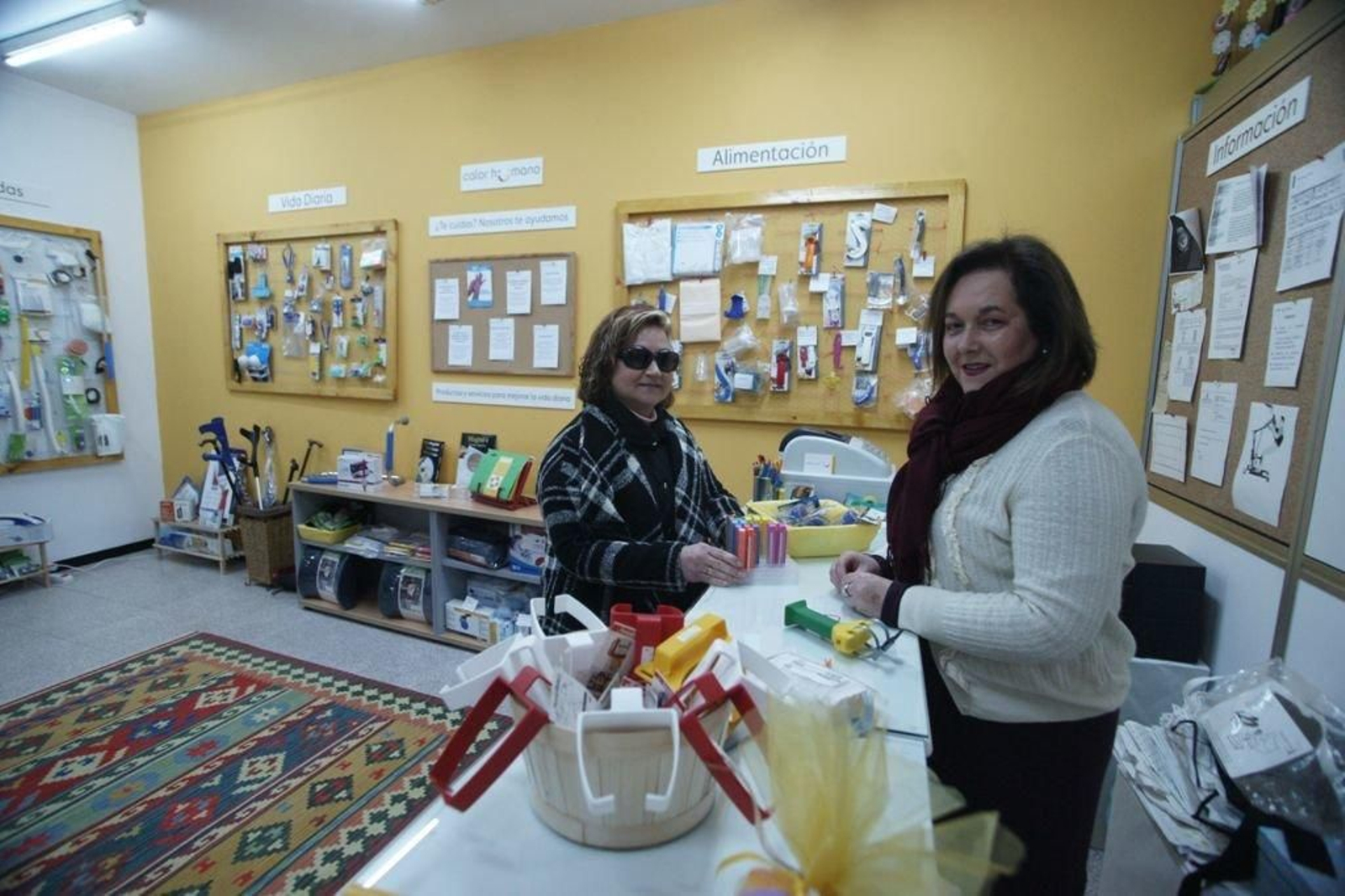 Mabel Avendaño, a la izquierda, con Victoria Millán, en Calor Humano (García Barbón 74).