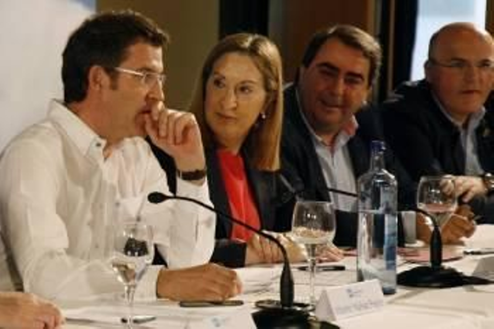 Feijóo, Pastor, Negreira y Baltar, en la Junta Directiva. (Foto: VICENTE PERNÍA)