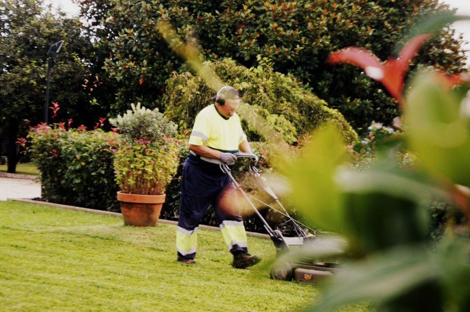 Un profesional perteneciente a Xeremprega en su jornada laboral.