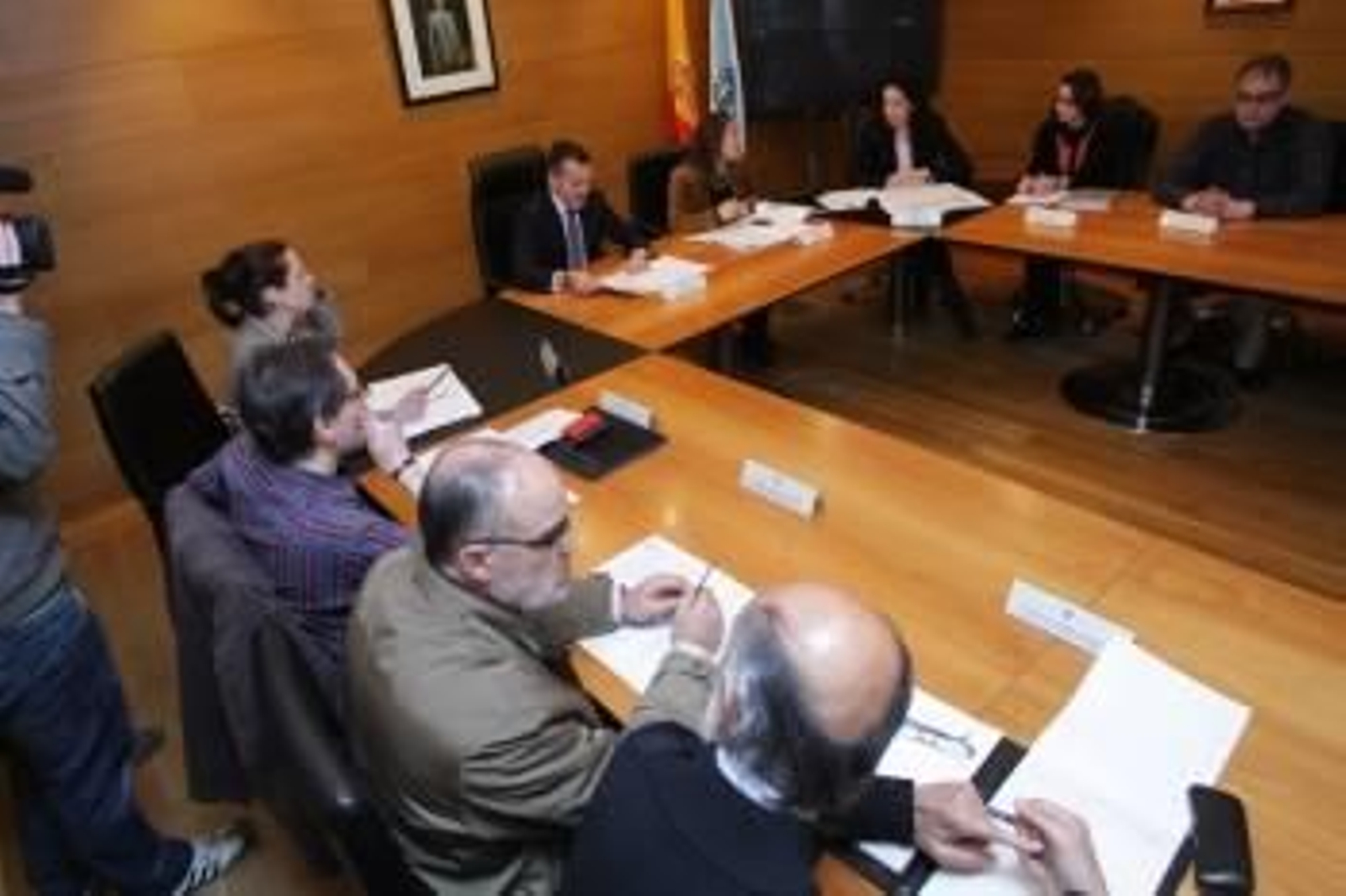 Hernández y Ethel Vázquez, presidiendo la comisión de seguimiento del Plan de Seguridad Vial.  (Foto: CONCHI PAZ)