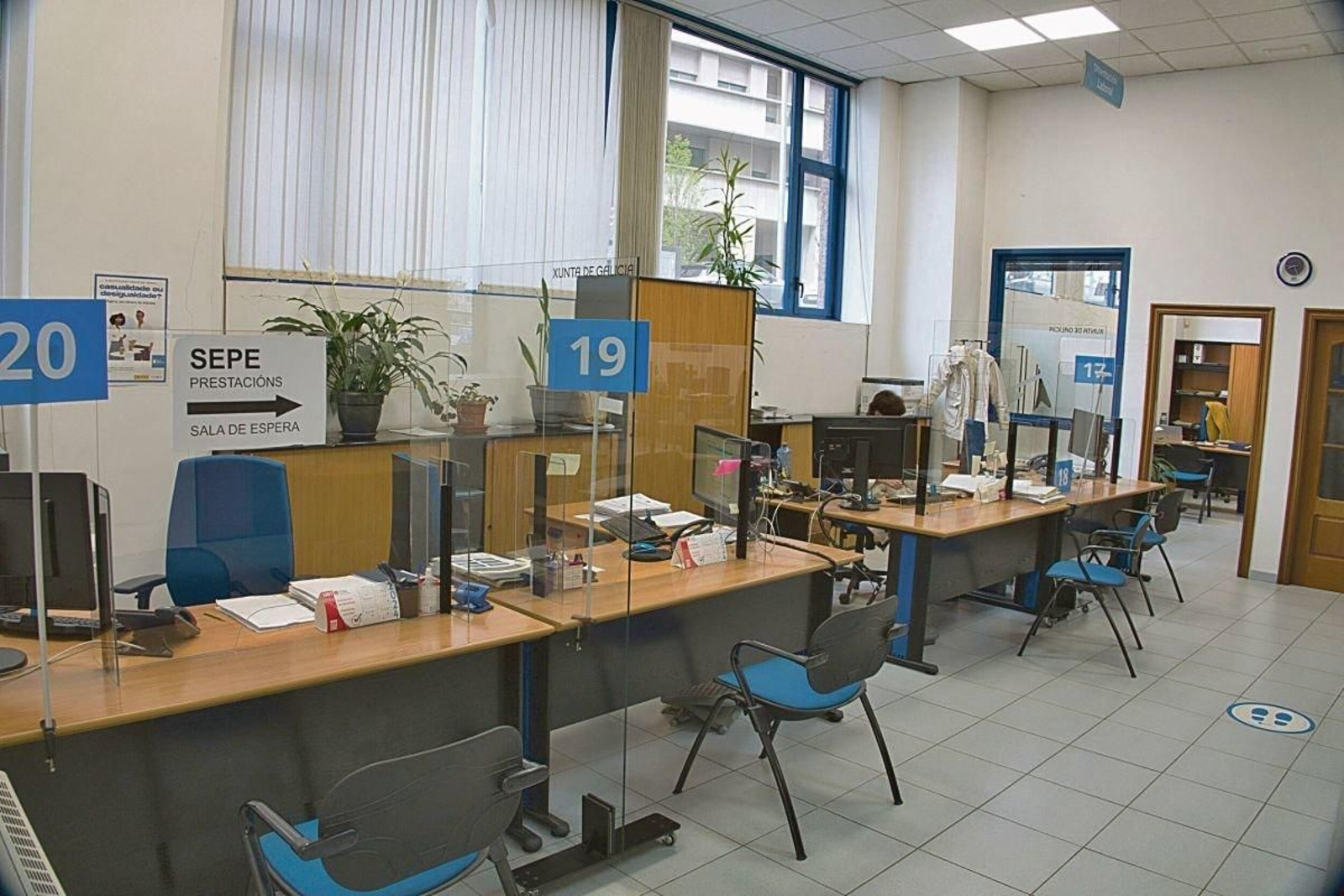 Interior de la oficina de empleo viguesa de la calle Gregorio Espino.