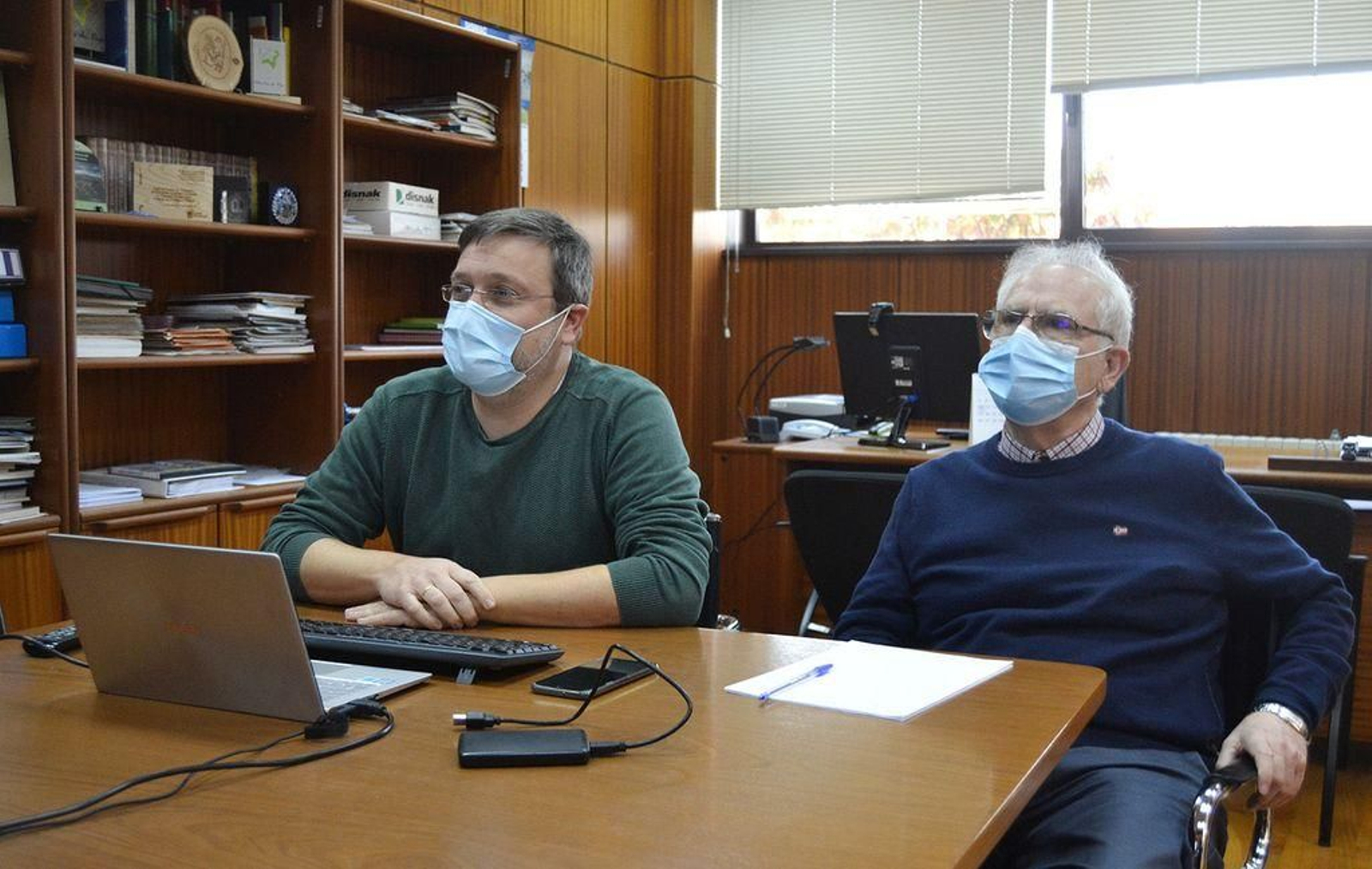 Juan Picos y José Antonio Vegas, durante la primera reunión mantenida el viernes.