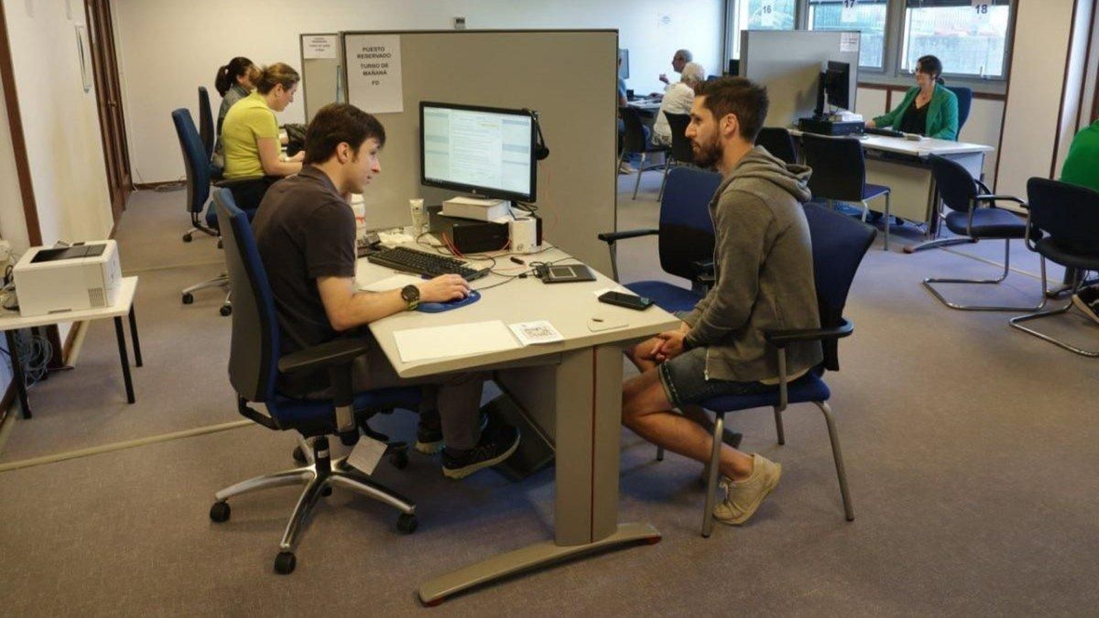 Inicio de la campaña de la Renta presencial, ayer en Vigo.
