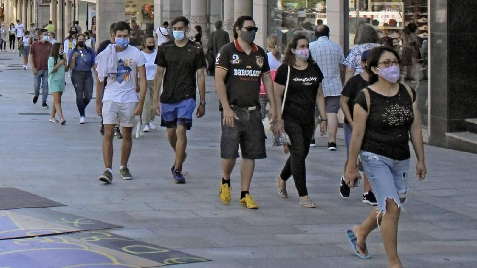 Las calles de la ciudad, que revisten aparente normalidad, todavía registran un 20% menos de movimiento que antes del confinamiento.