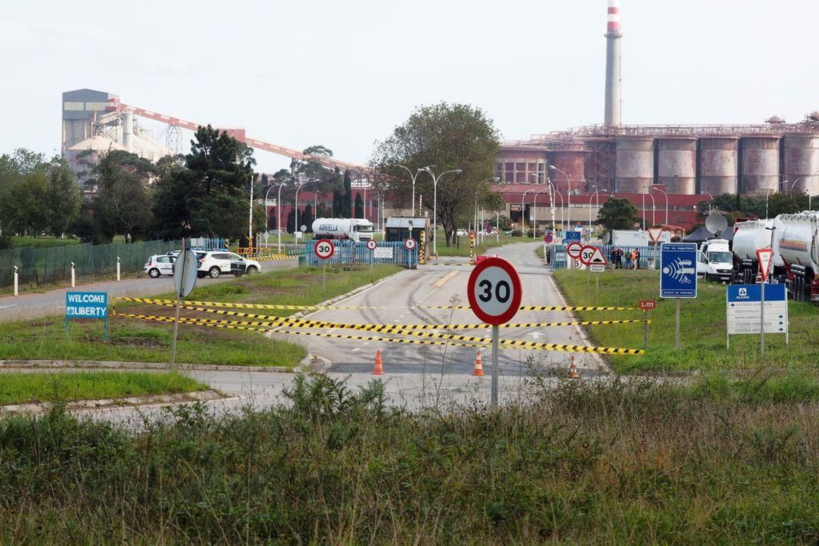 Exterior de la planta de Alcoa en el municipio lucense de San Cibrao.