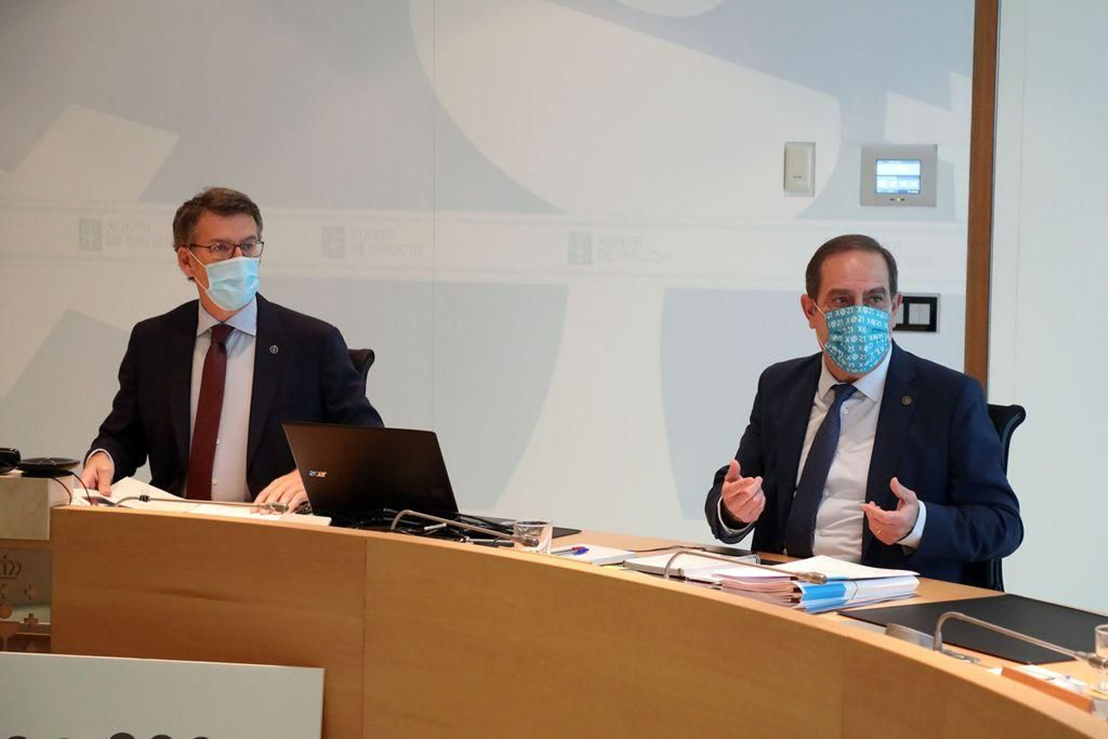 Núñez Feijóo y Valeriano Martínez, durante la reunión del Consello de la Xunta.