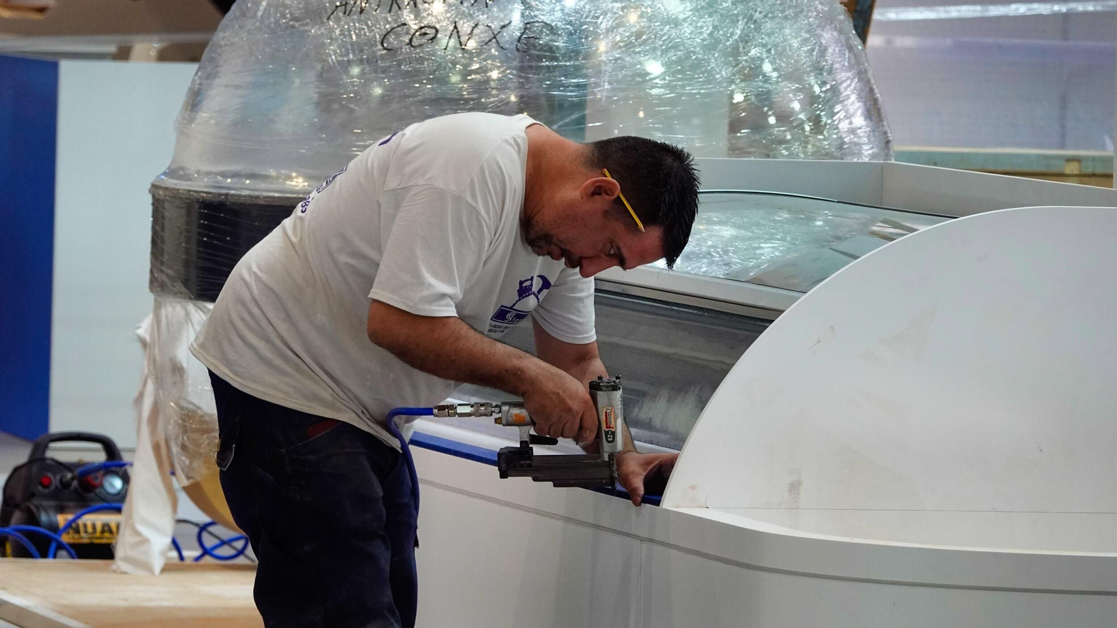 Montaje de la feria de Conxemar en el Ifevi.