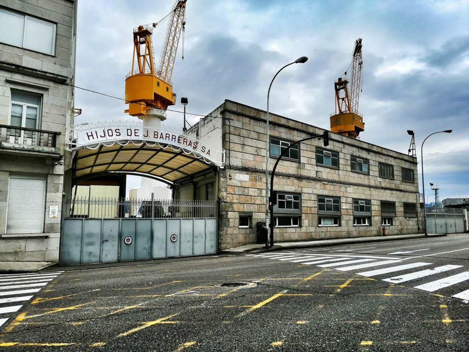 Barreras salió recientemente de un preconcurso de acreedores y estaba a punto de retomar la actividad tras casi medio año sin actividad, pero la pandemia truncó los planes de reactivación. Las auxiliares del astillero vigués siguen sin cobrar la deuda.