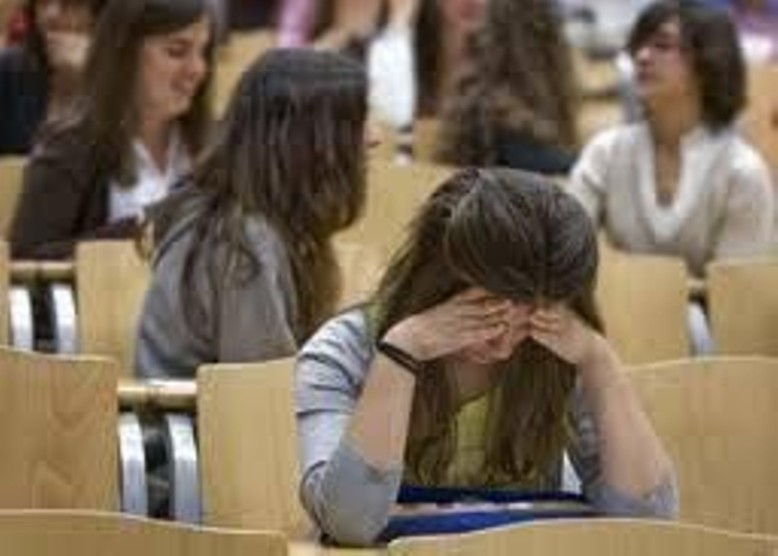 Vista de una clase, momentos antes de comenzar un examen.