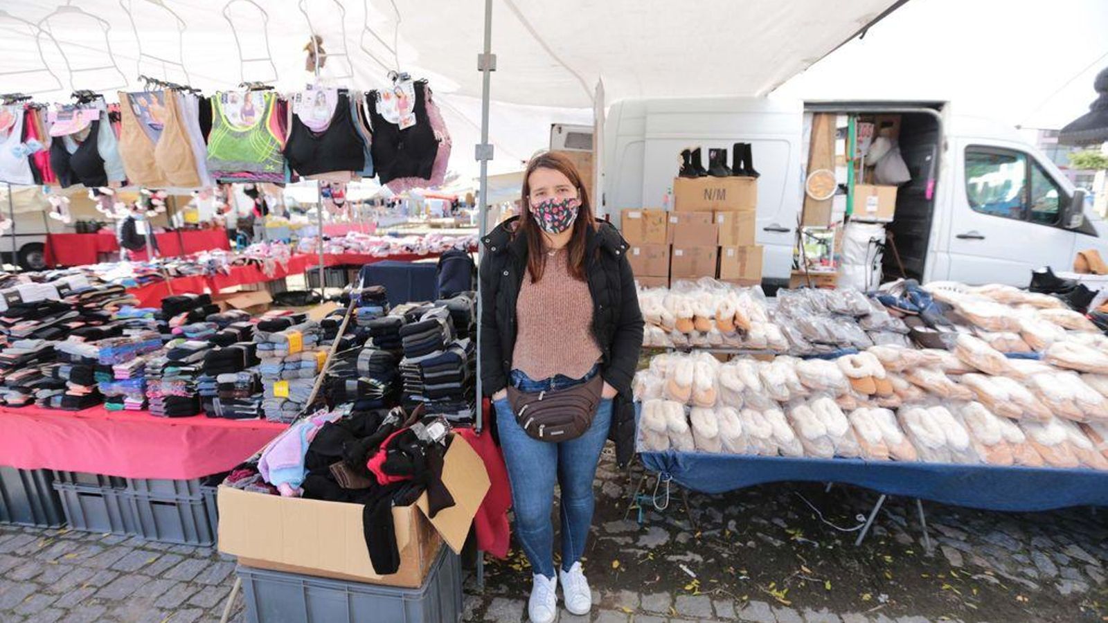 Ariana no atendió ayer a nadie en la feria.