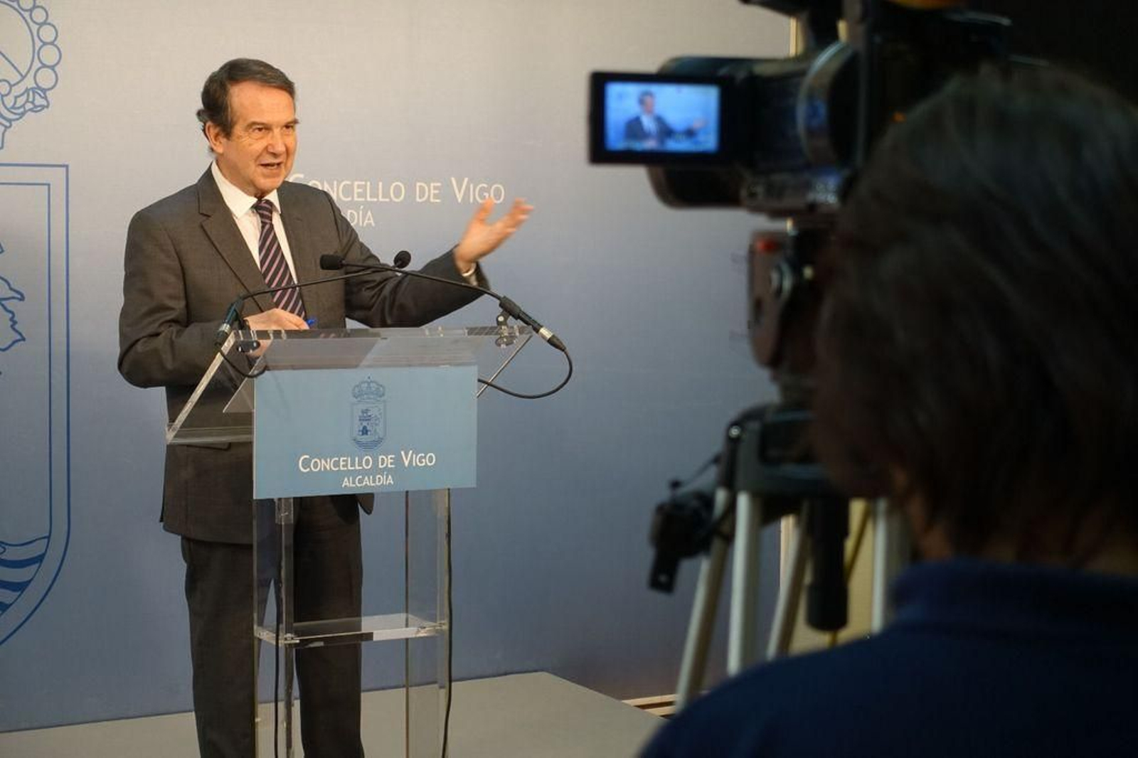 Abel Caballero explicó que le preguntan mucho por las fuentes, que están precintadas para evitar contagios.