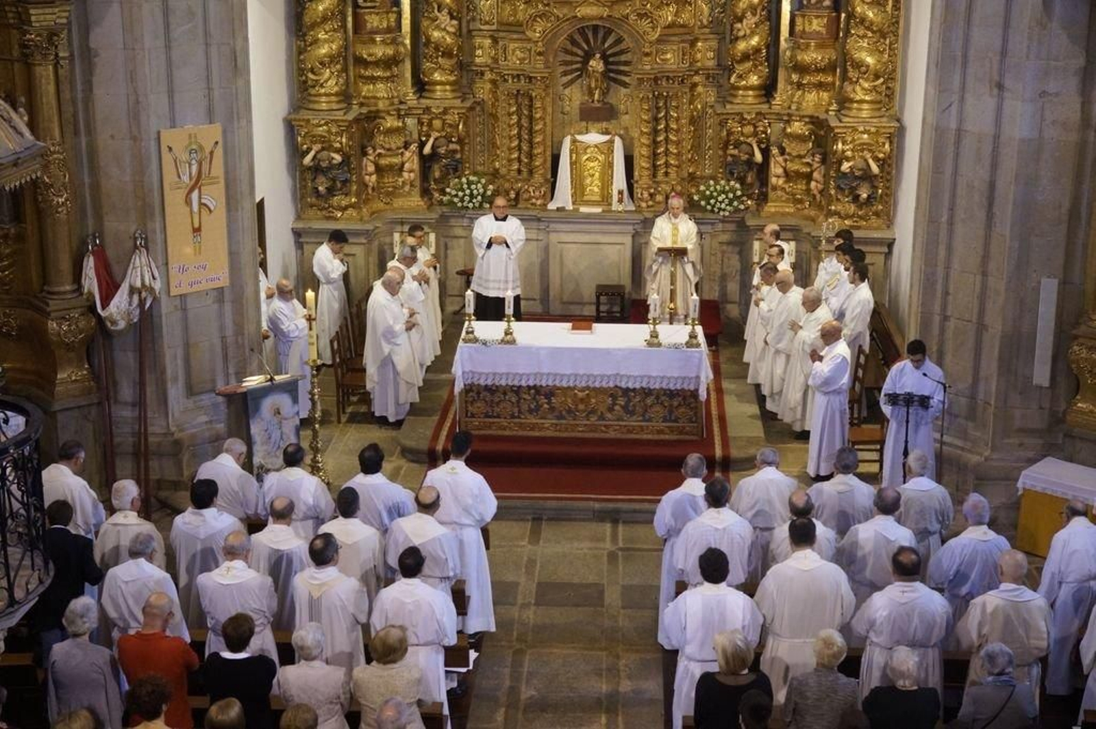 La celebración de la eucaristía dio inició a la conmemoración de los trece aniversarios.