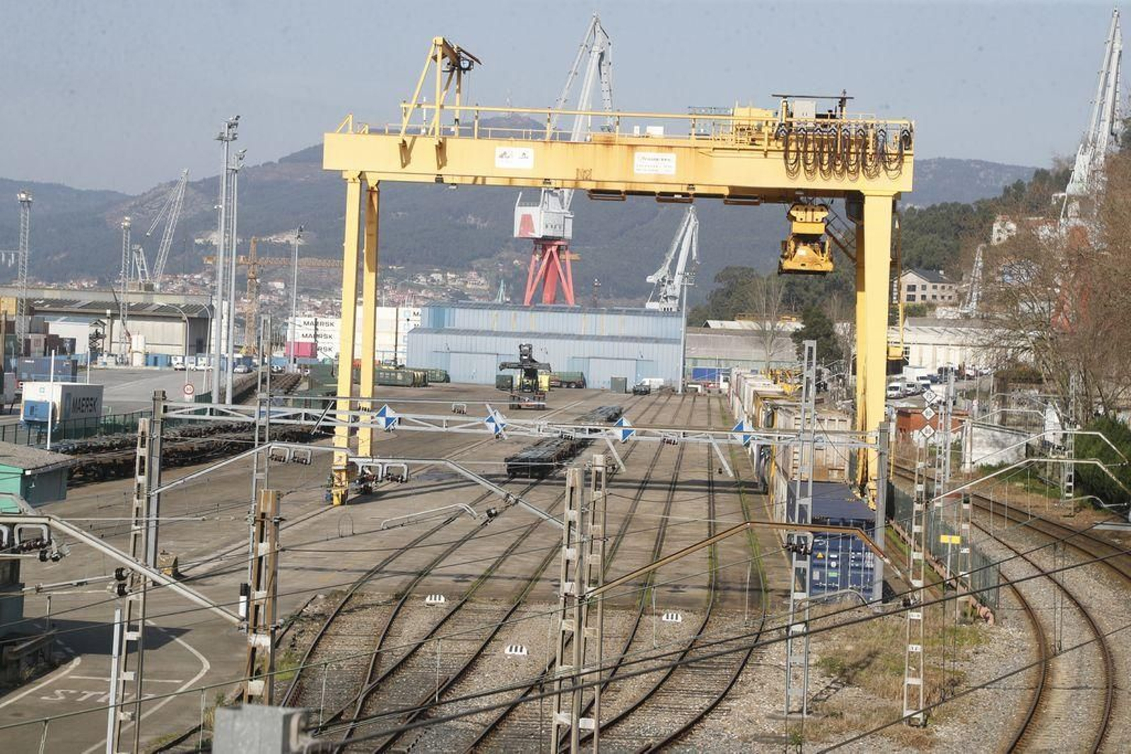 La "empacadora" en Guixar, con el tren de mercancías.