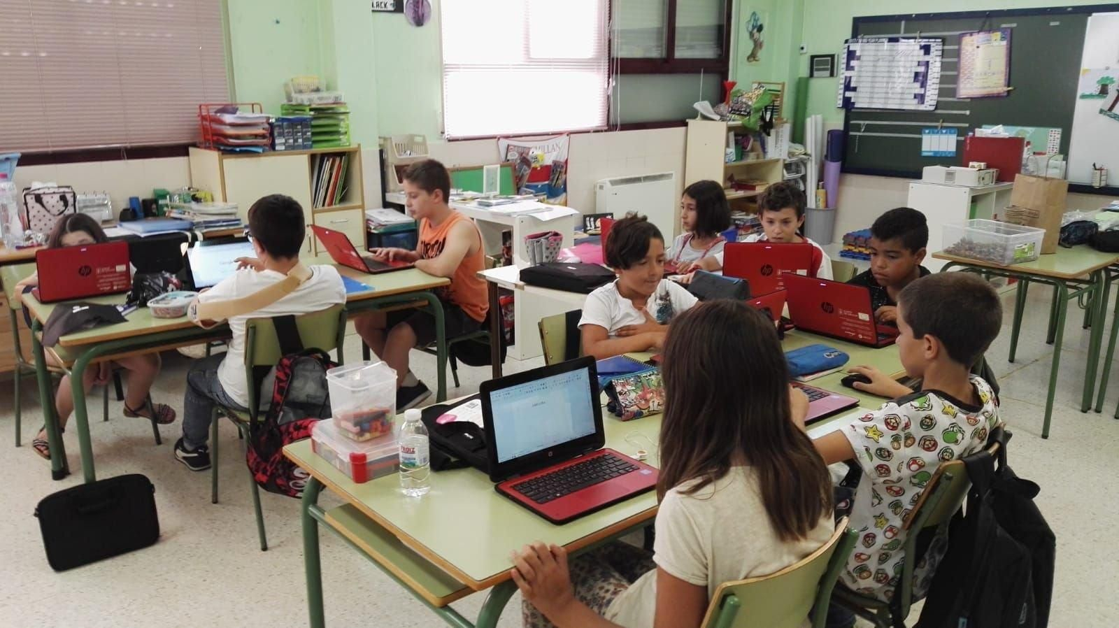 O centro participa co alumnado de 5º de Educación Primaria no  proxecto E-Dixgal.