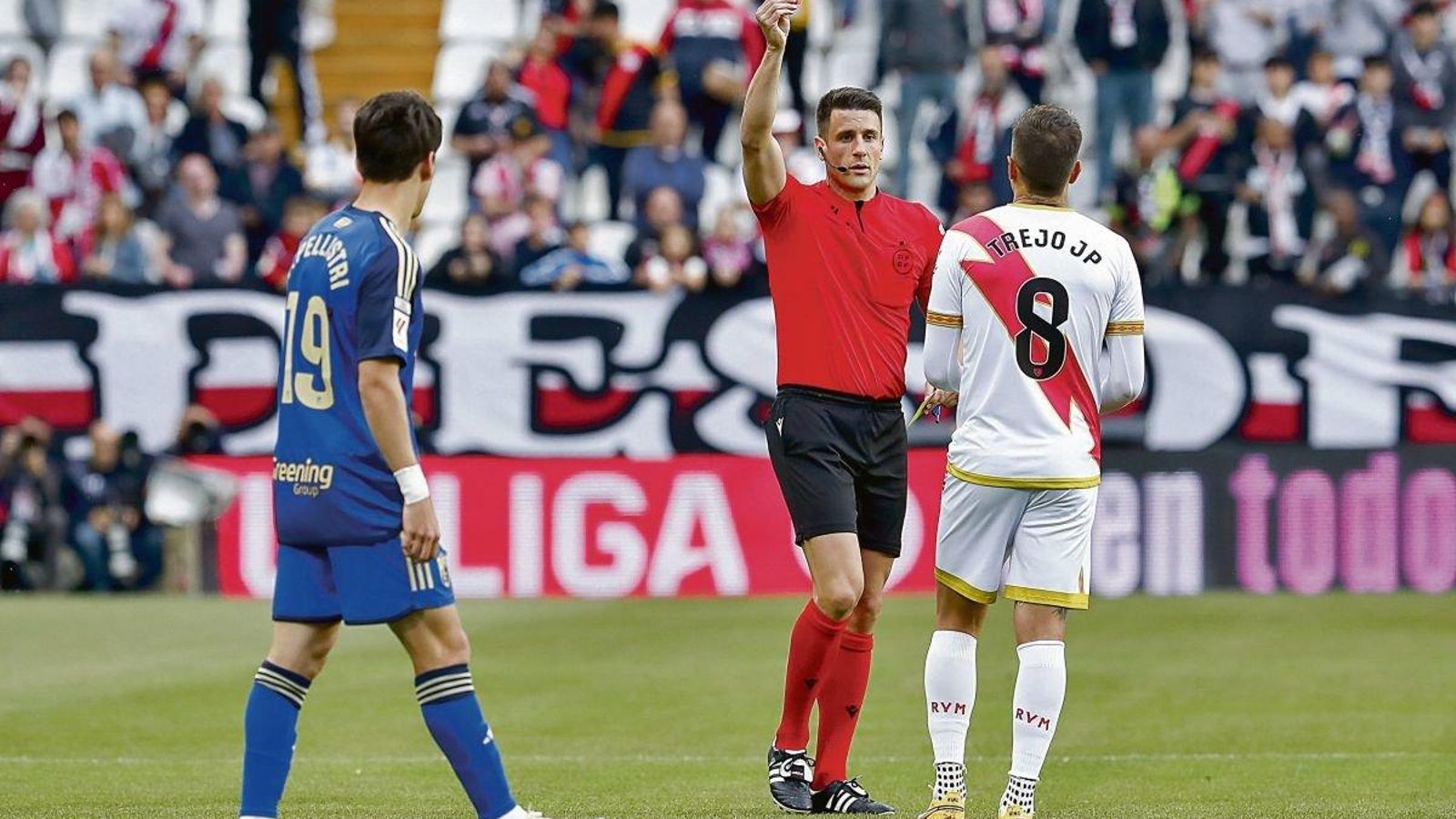 La expulsión de Trejo a los cinco minutos no impidió la victoria rayista.