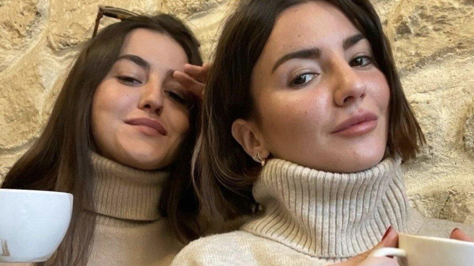 Cynthia y su hermana Alexandra Pereira.