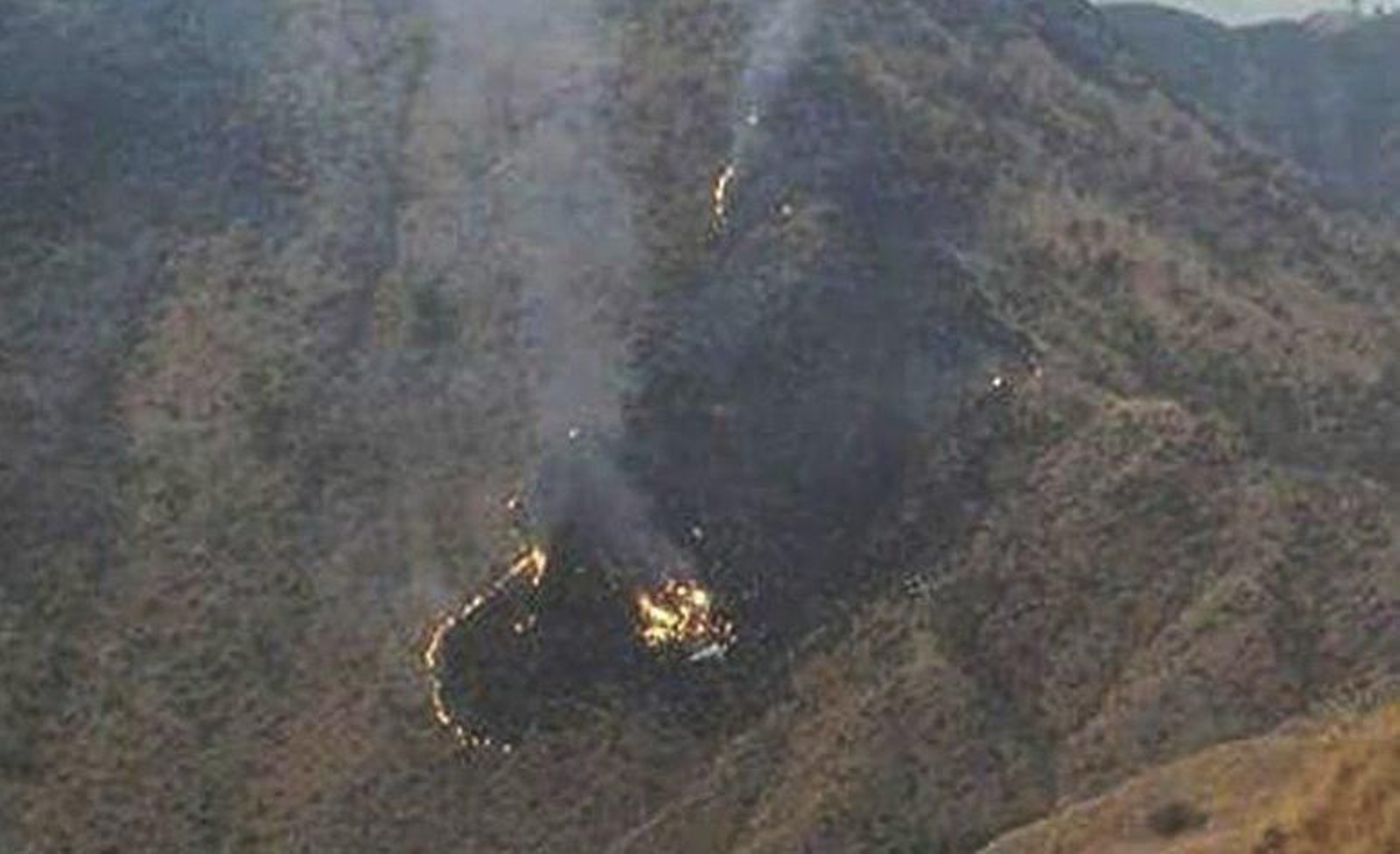 Vista de los restos del avión de la compañía aérea Pakistan International Airlines (PIA)