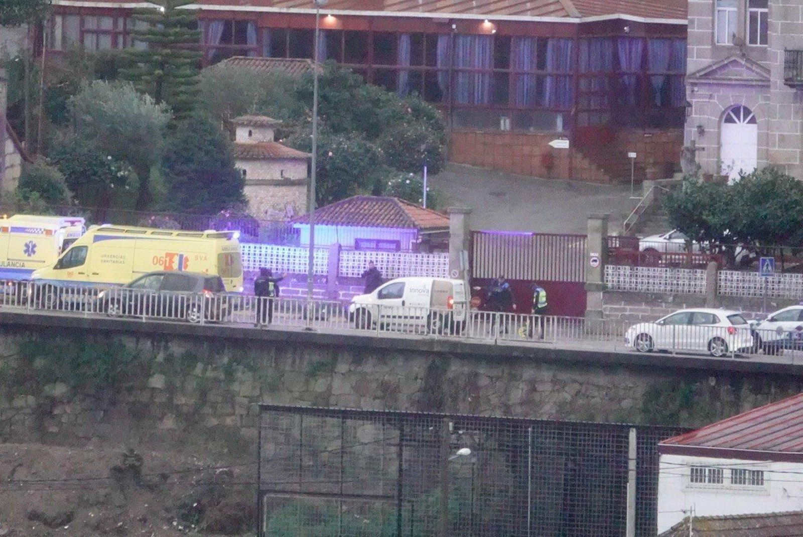 El 061 asistió a la herida en la avenida de Galicia. // Vicente Alonso