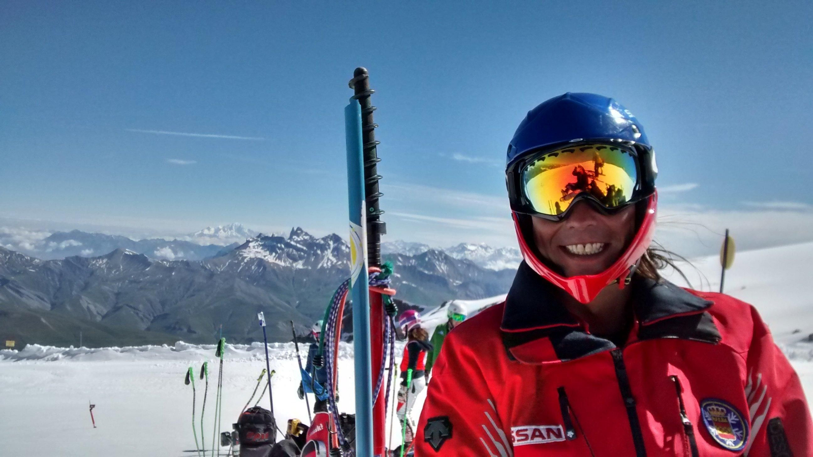 Dani Rienda, alumno de Safe, realizando trazados en Les Deux Alpes, con Safe Formación.