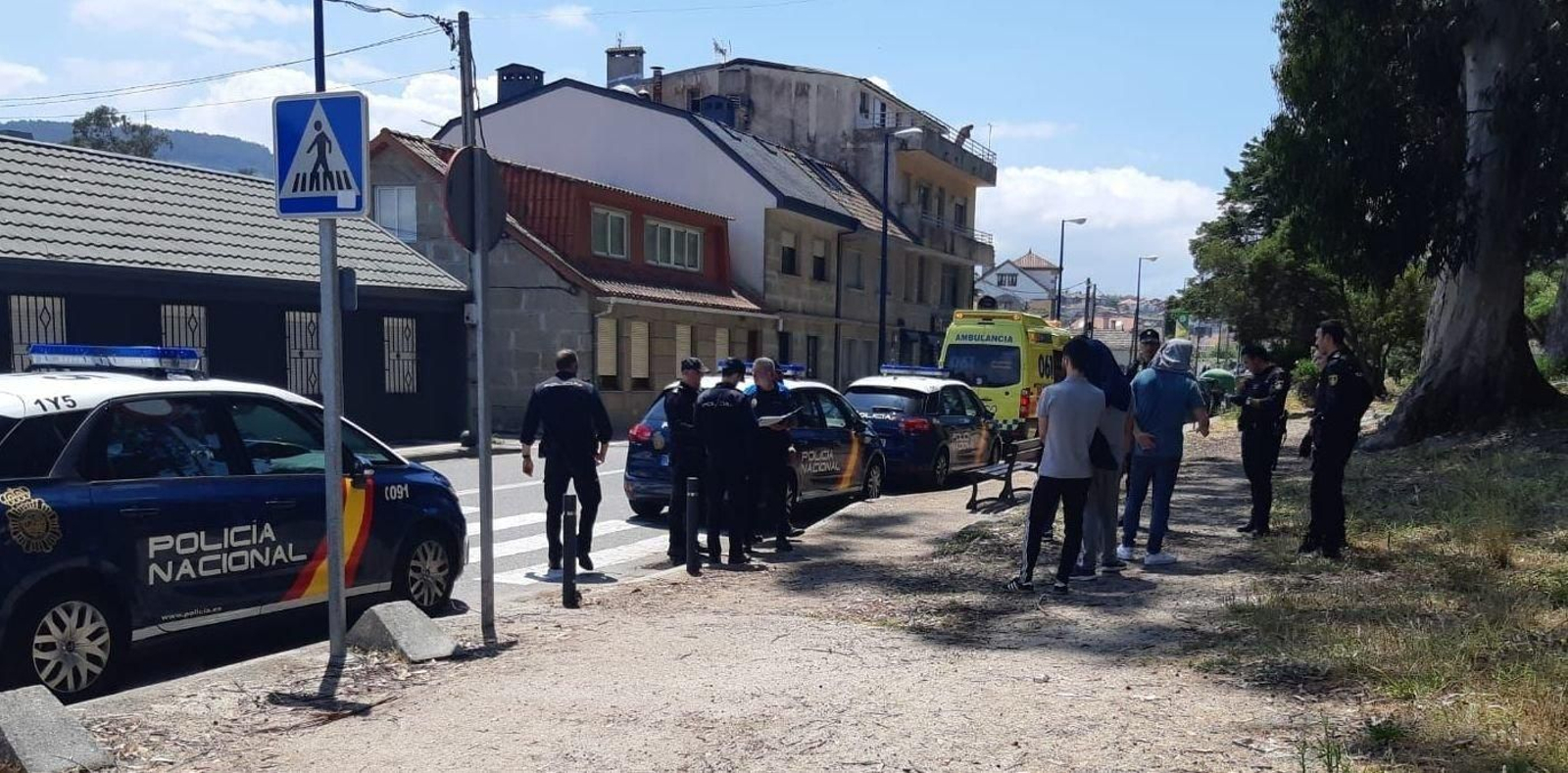 El local fue atacado a la vez por todas sus puertas. La Policía Nacional acudió con prontitud y realizó 17 identificaciones.