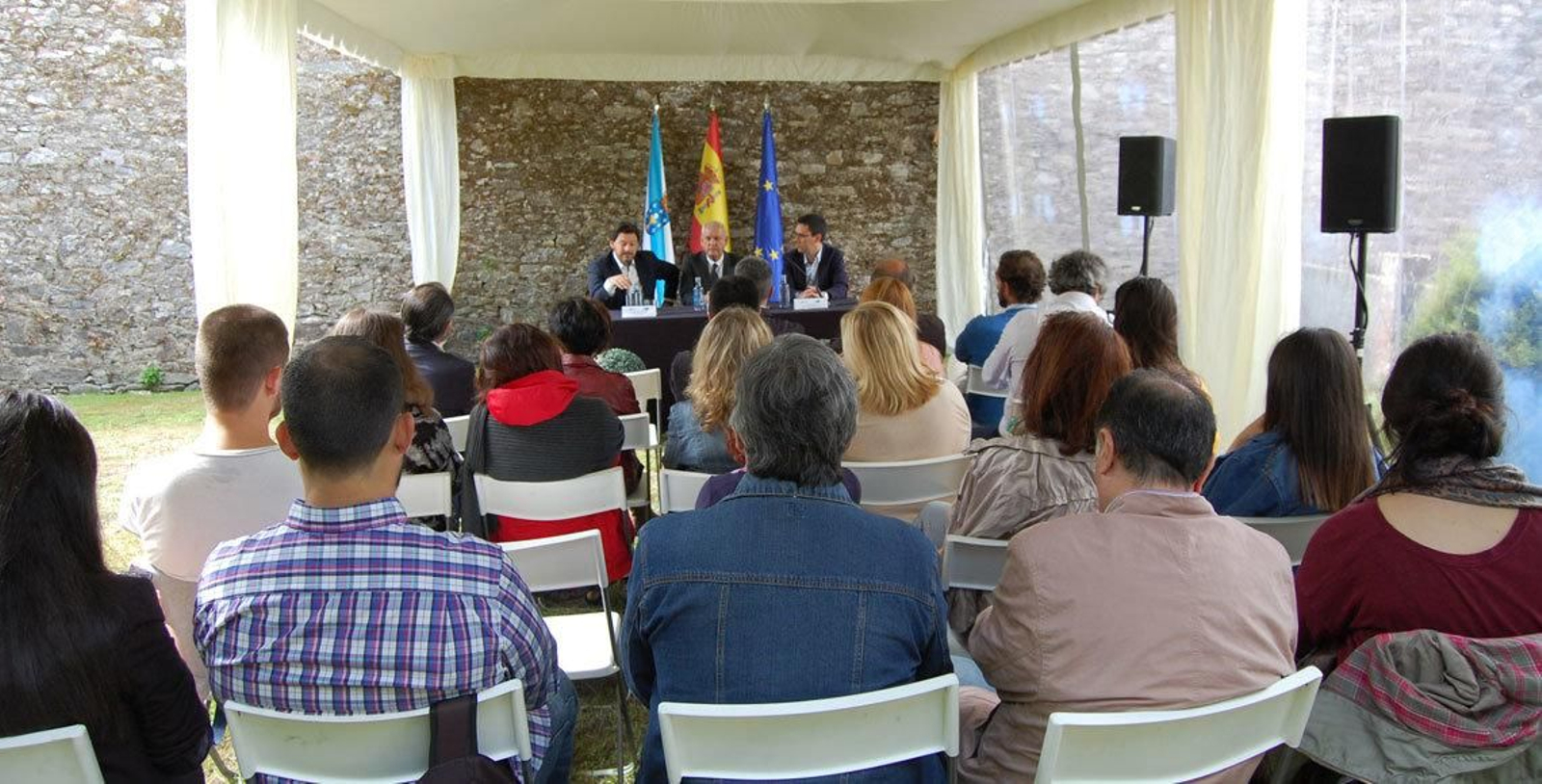 Asistentes a la inauguración del curso organizado por la Secretaría Xeral de Emigración y la Universidad de Santiago.