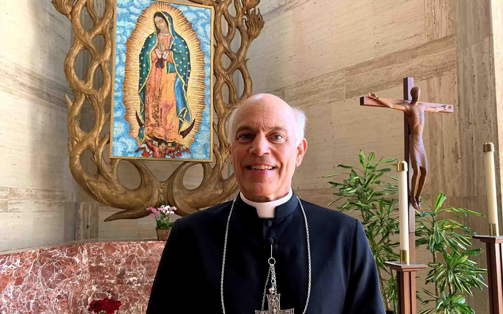 El arzobispo de San Francisco, Salvatore Cordileone, en el interior de la catedral Santa María de la Asunción, en San Francisco, California (EE.UU.). EFE/Marc Arcas