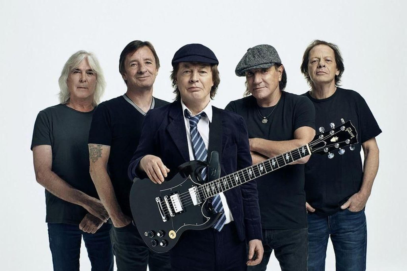 Angus Young y el resto de AC/DC despiden a Malcolm Young con su nuevo disco, "Power Up".