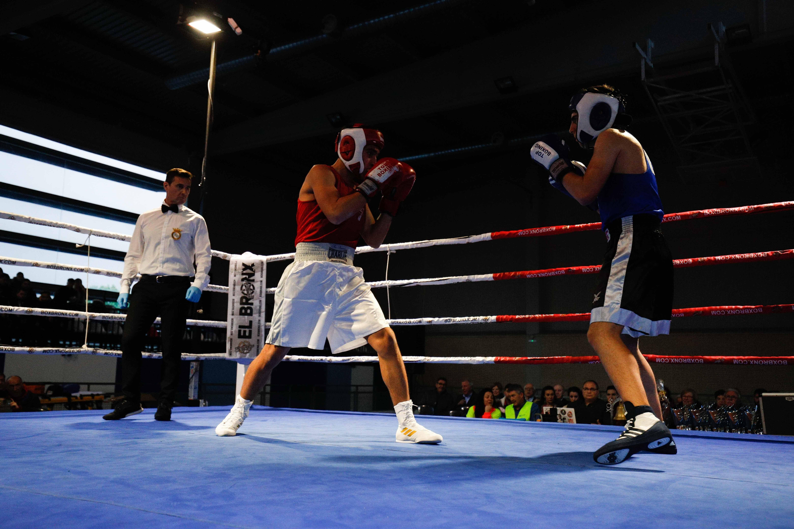 Durante la velada se celebraron ocho combates olímpicos en el recinto municipal de Bouzas.