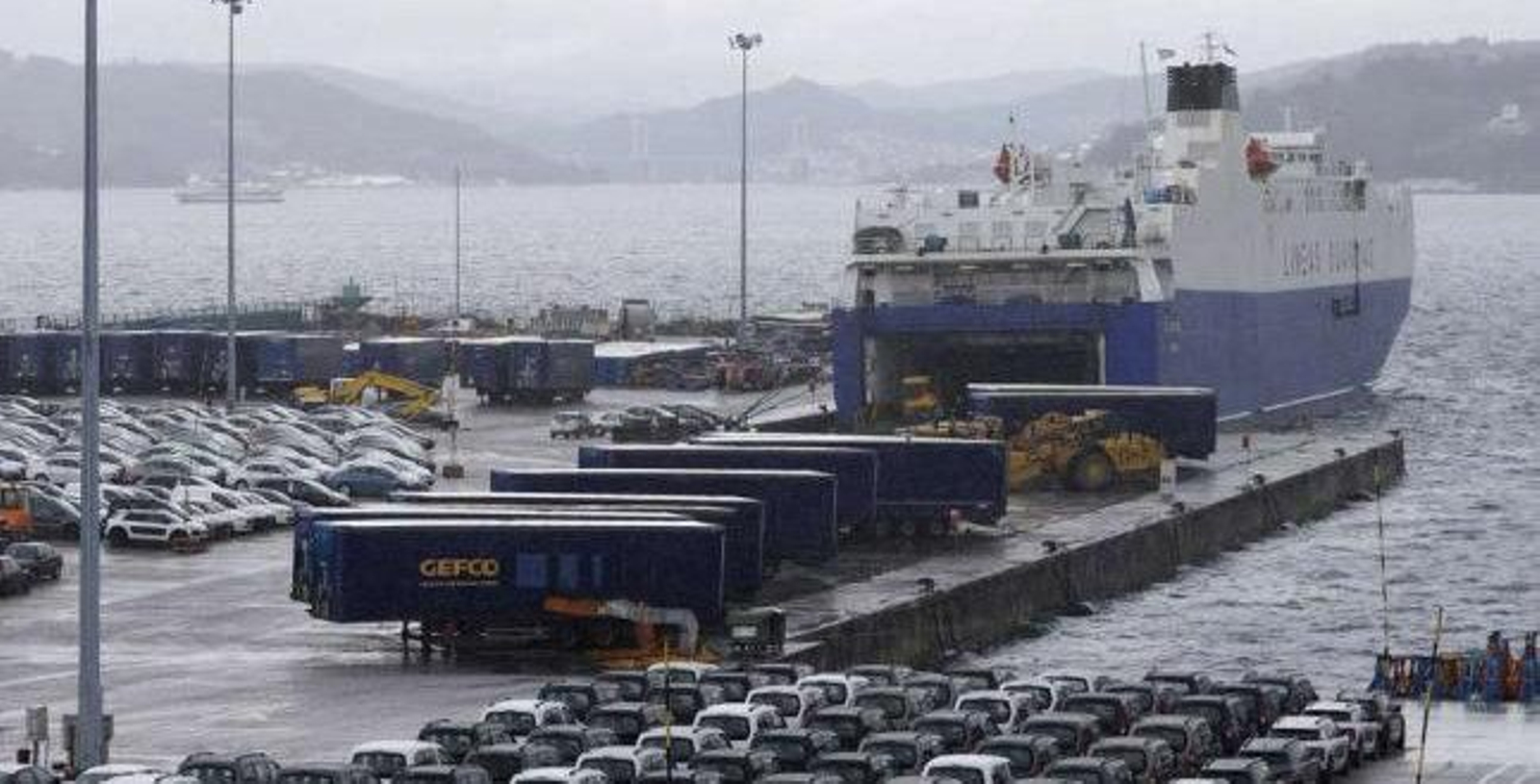 Vehículos esperado embarcar en el puerto de Vigo