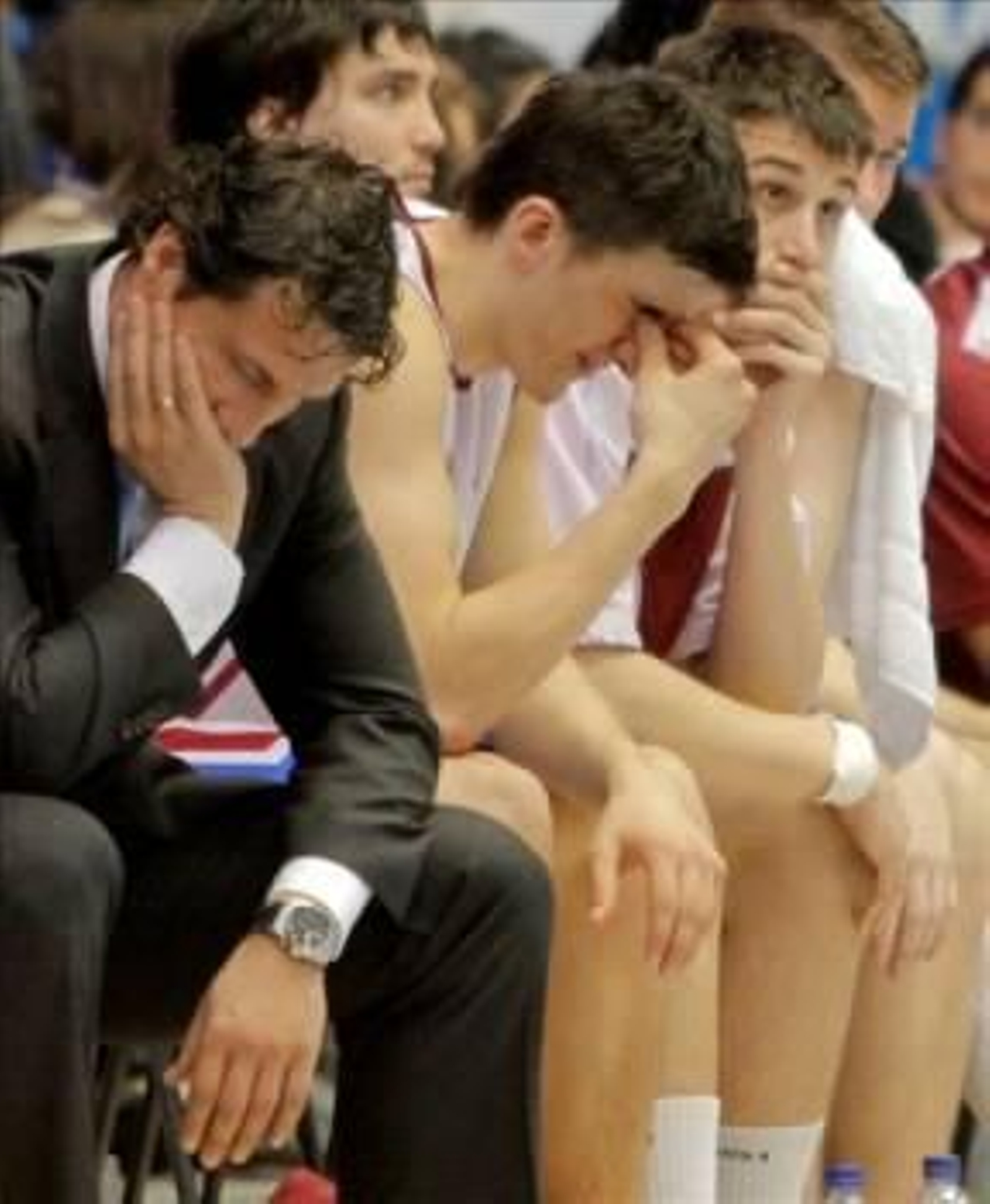 Desolación en el banquillo del Obdradoiro Blu:Sens durante el partido de liga ACB ante Gran Canaria. (Foto: LAVANDEIRA JR.)