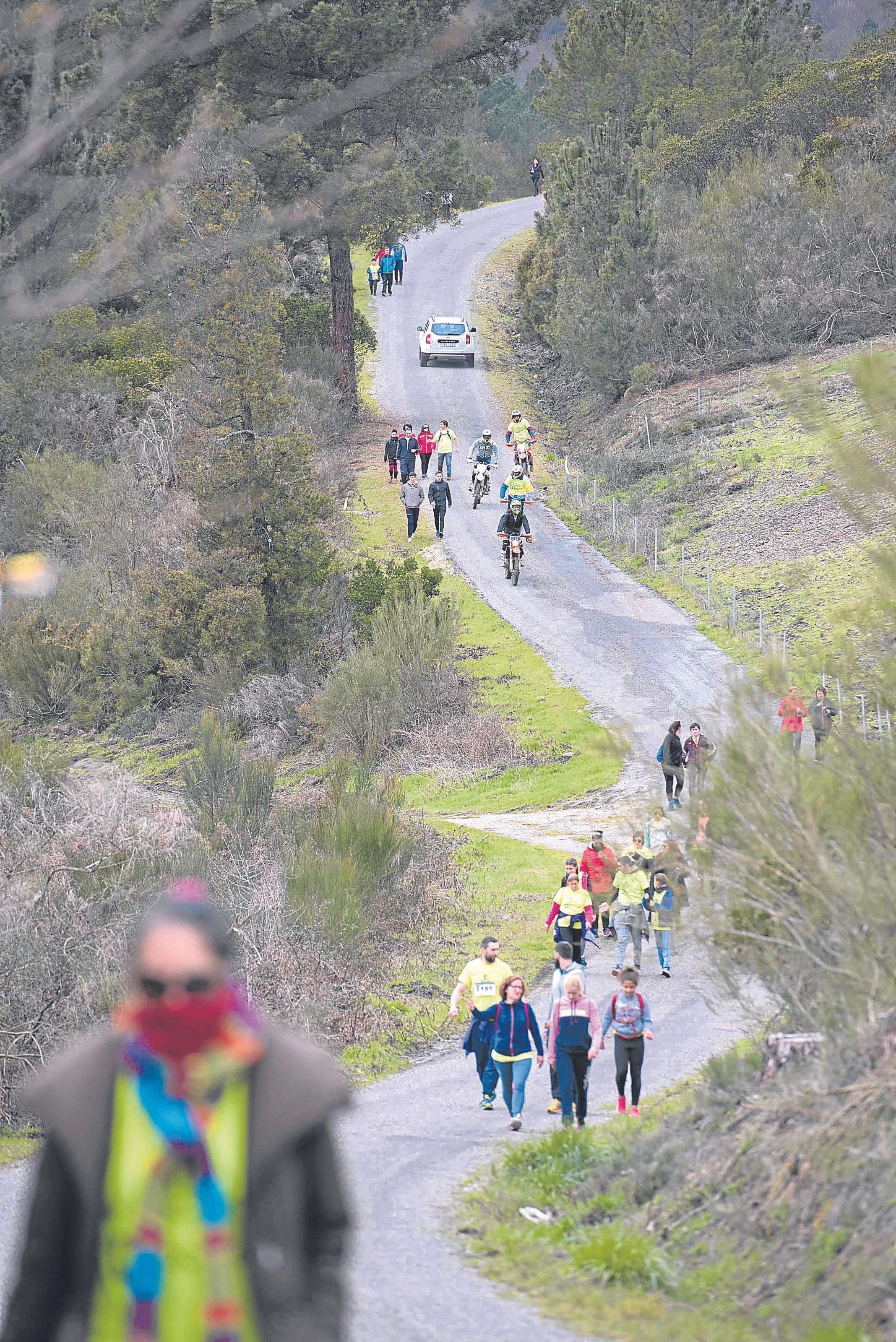Personas participando en una "andaina".