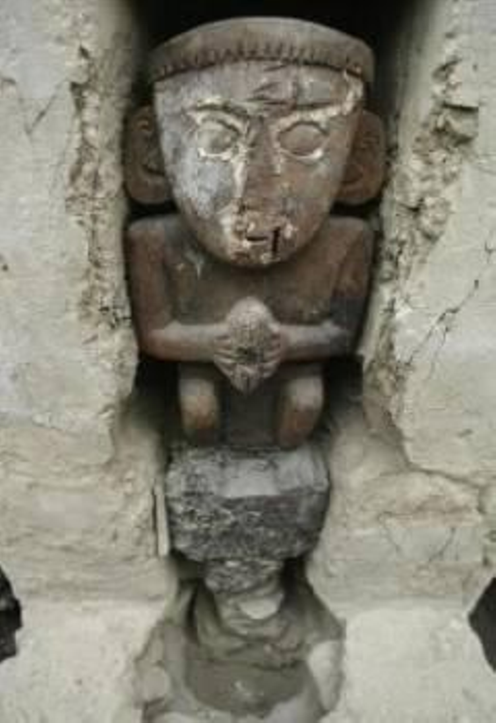 Una de las estatuas encontradas.