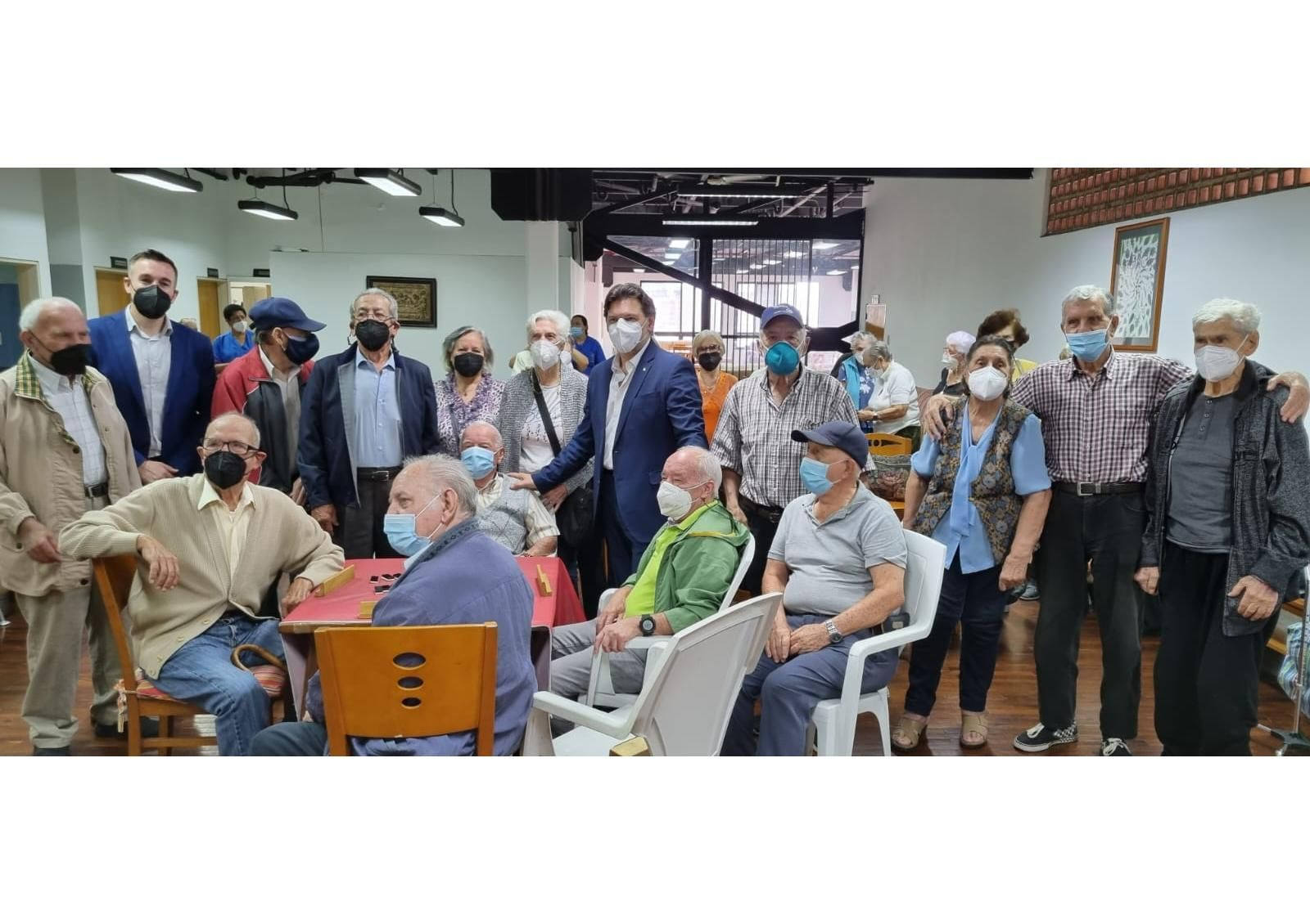 El secretario xeral da Emigración, en la visita al Centro de día de la Hermandad Gallega de Venezuela