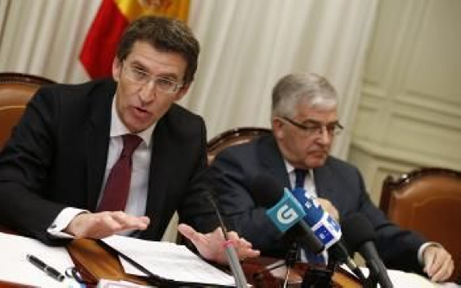 El presidente de la Xunta de Galicia, Alberto Núñez Feijóo, junto al presidente del Tribunal Supremo y del Consejo General del Poder Judicial, Gonzalo Moliner.